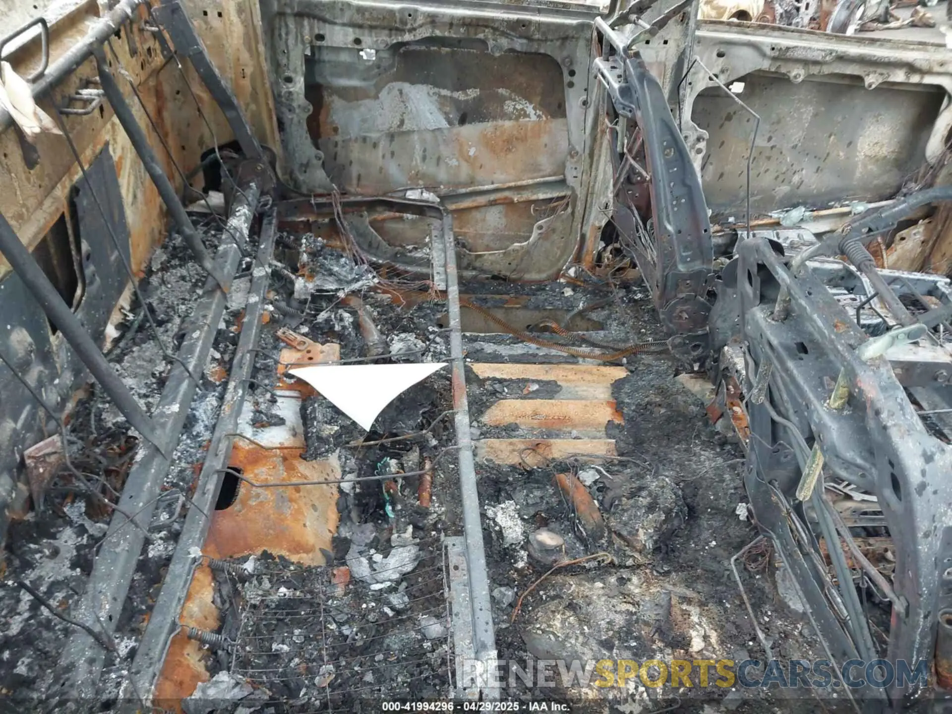 8 Photograph of a damaged car 1C6RRENT8NN451322 RAM 1500 2022