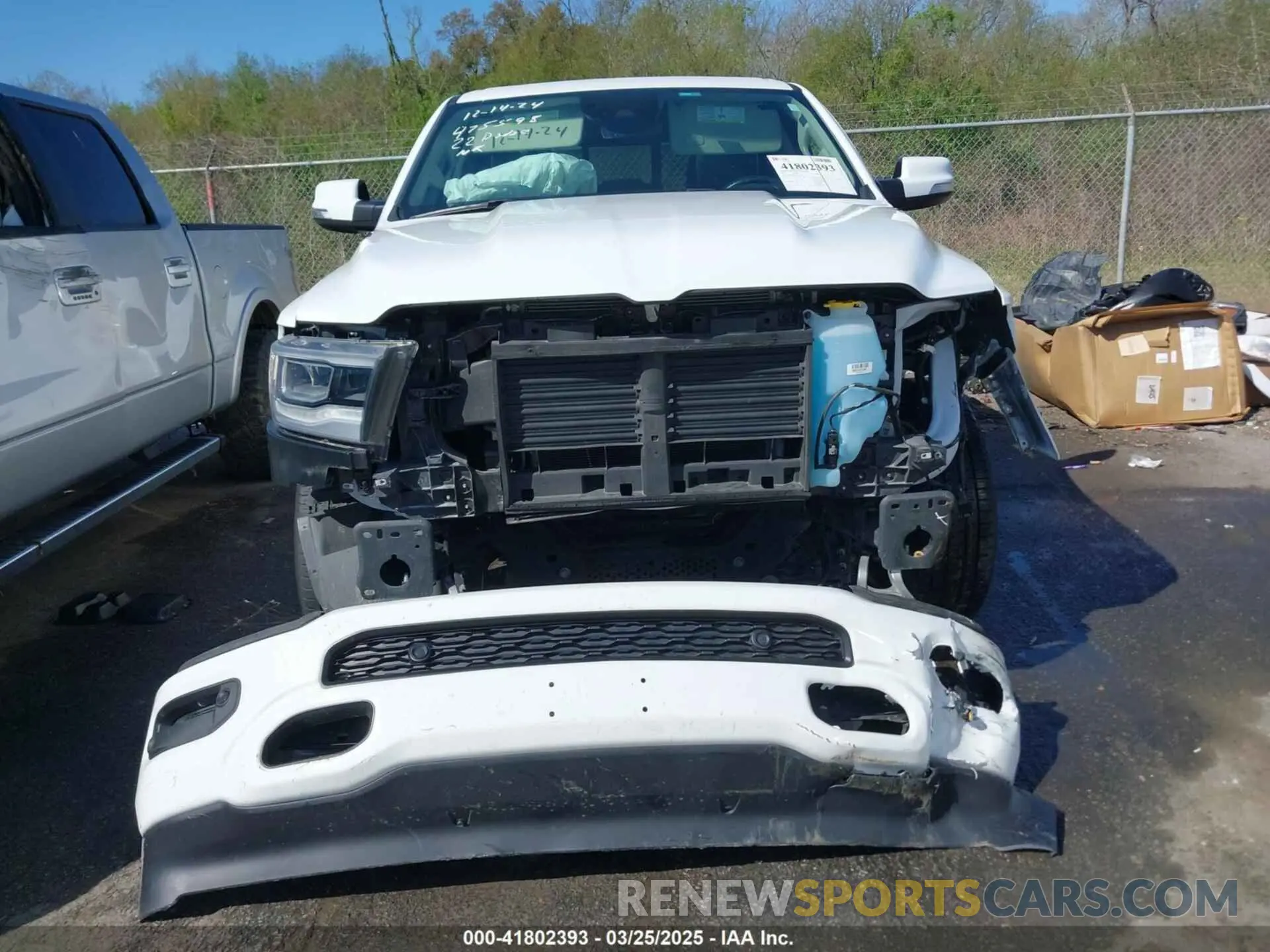 6 Photograph of a damaged car 1C6RRERT1NN475598 RAM 1500 2022