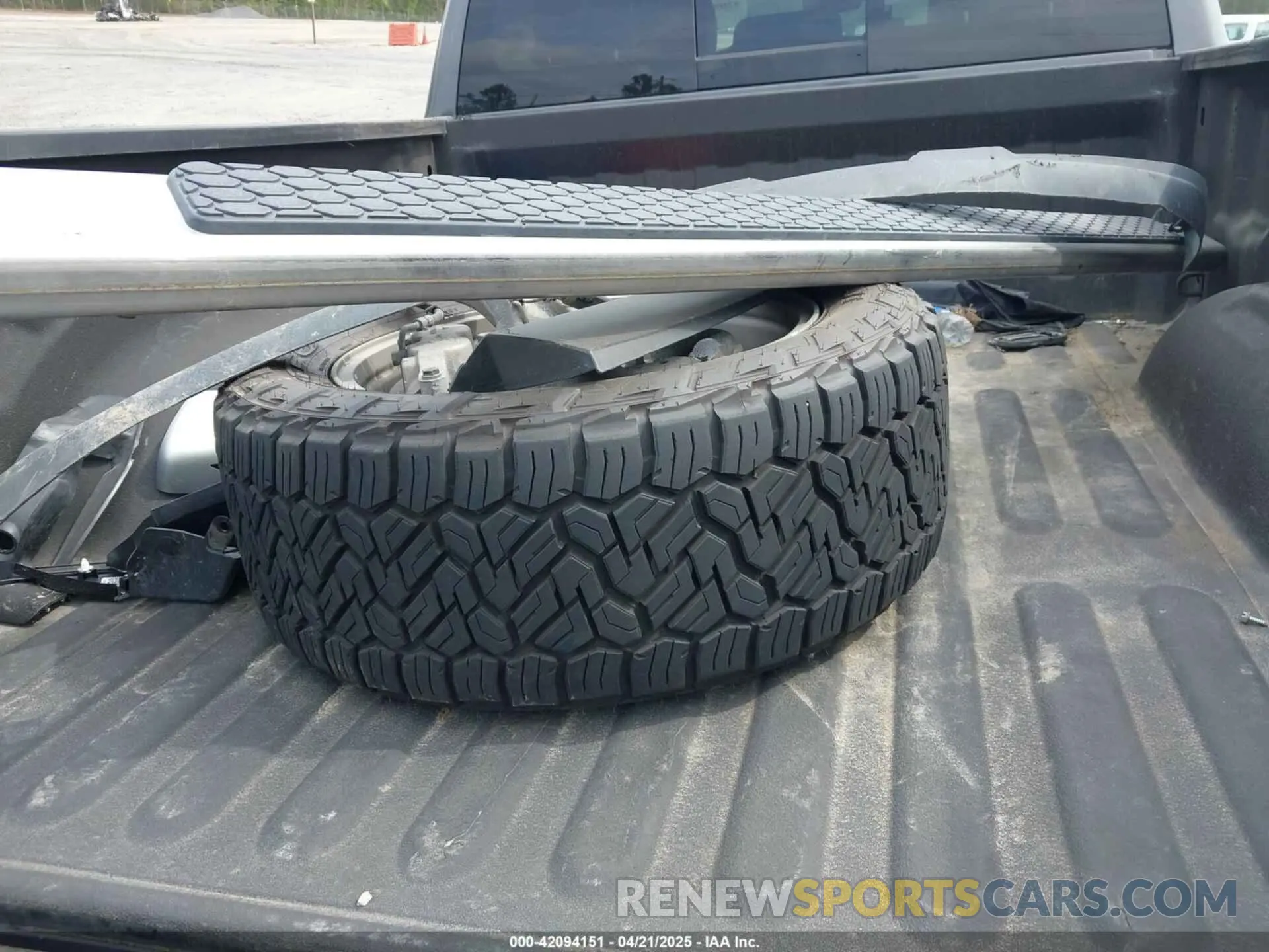 12 Photograph of a damaged car 1C6RRERTXNN442728 RAM 1500 2022