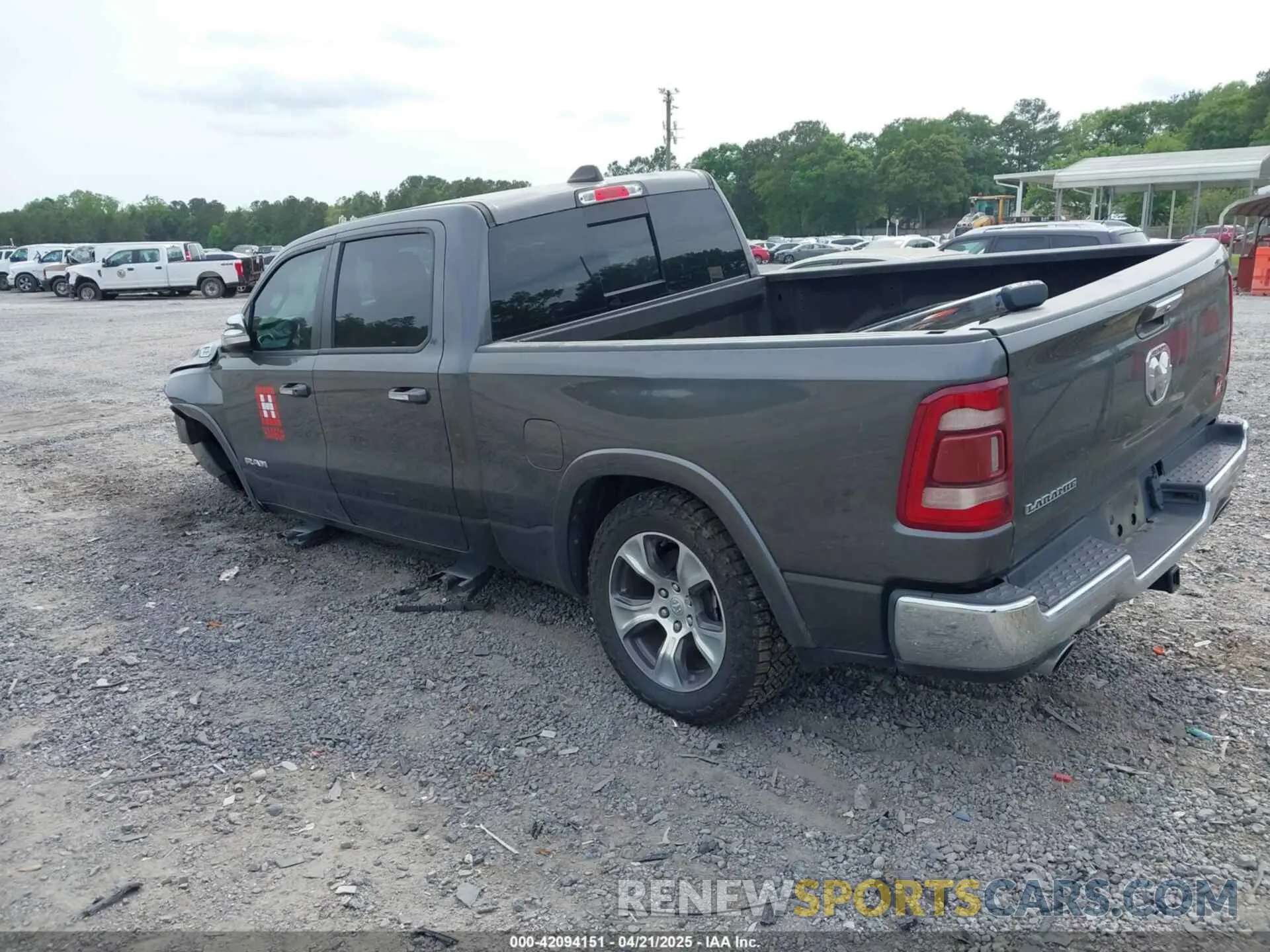 3 Photograph of a damaged car 1C6RRERTXNN442728 RAM 1500 2022