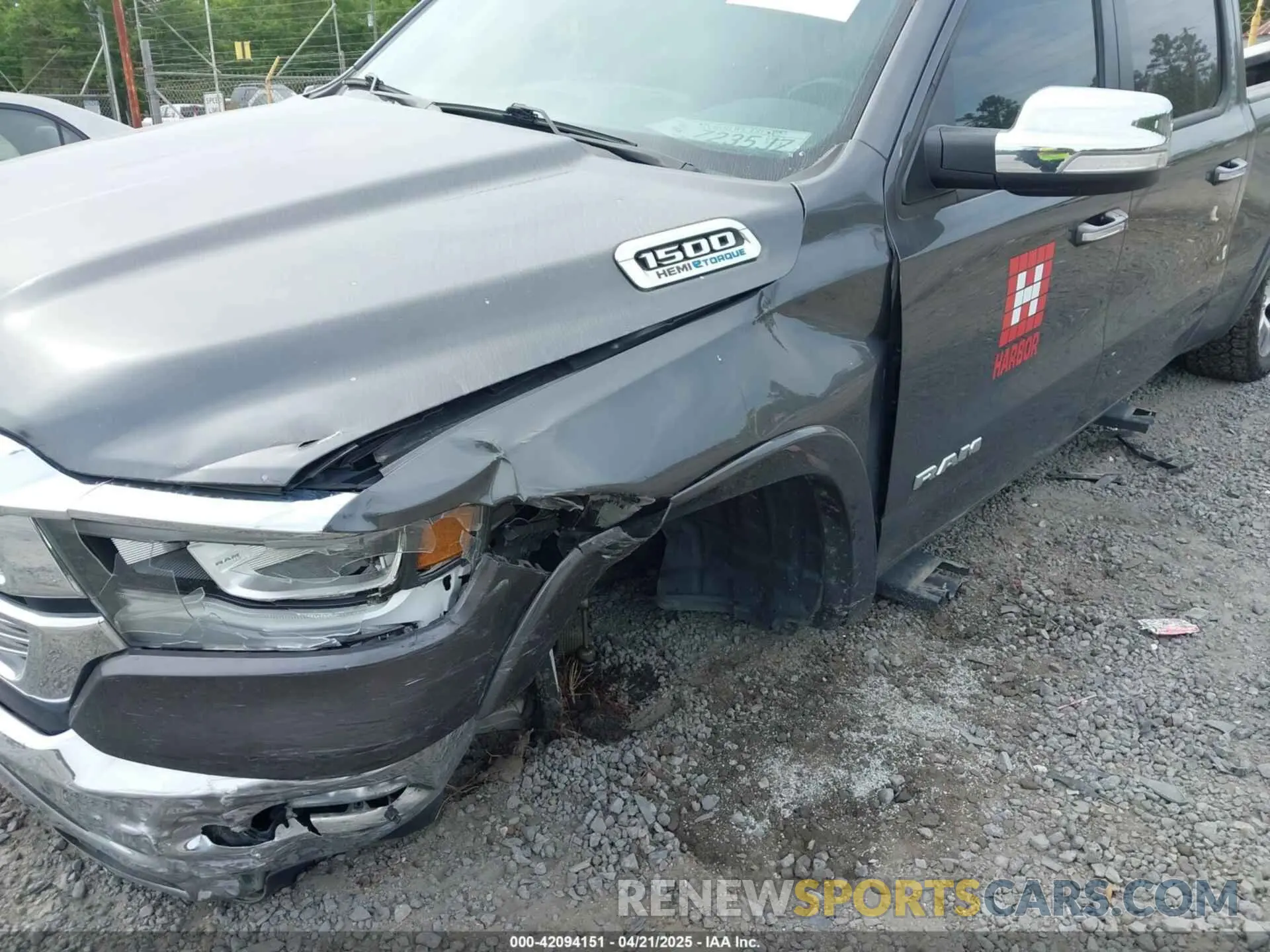 6 Photograph of a damaged car 1C6RRERTXNN442728 RAM 1500 2022