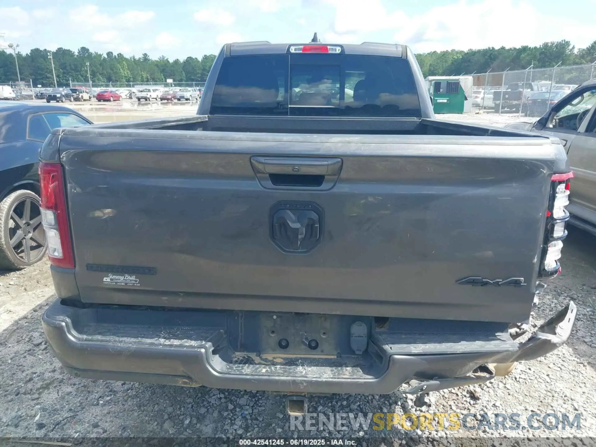 16 Photograph of a damaged car 1C6RRFBG6NN226099 RAM 1500 2022