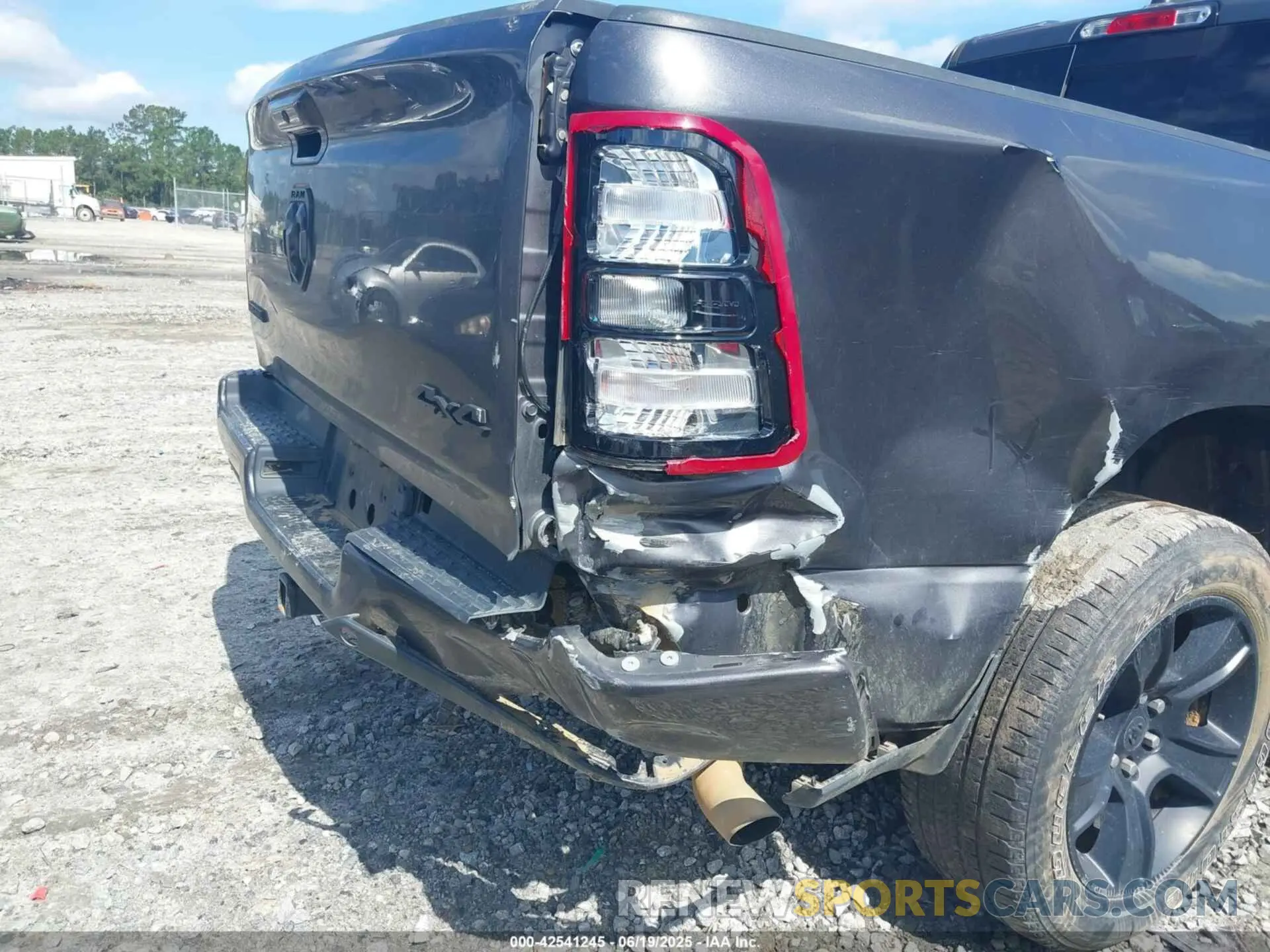 6 Photograph of a damaged car 1C6RRFBG6NN226099 RAM 1500 2022
