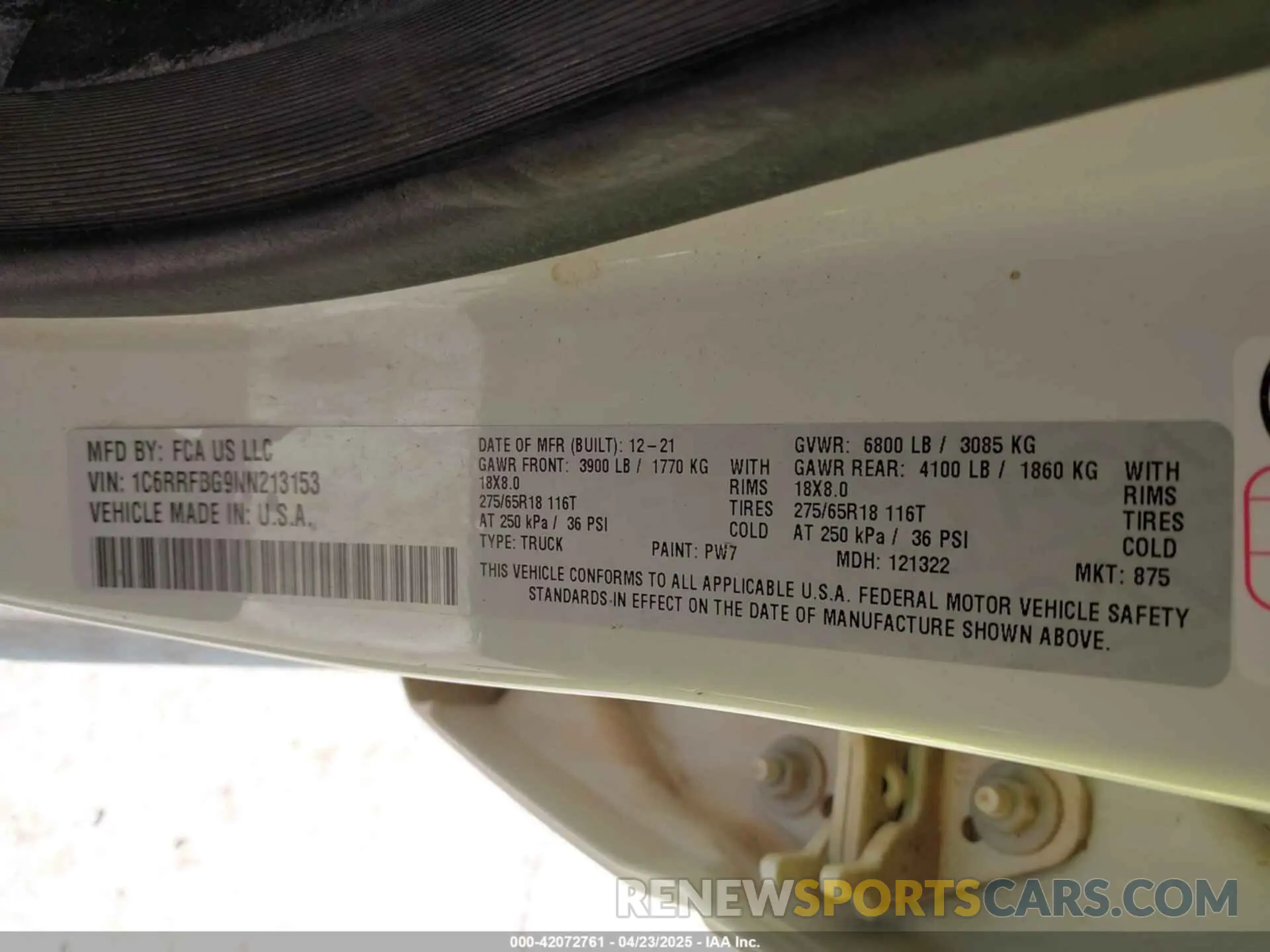 9 Photograph of a damaged car 1C6RRFBG9NN213153 RAM 1500 2022