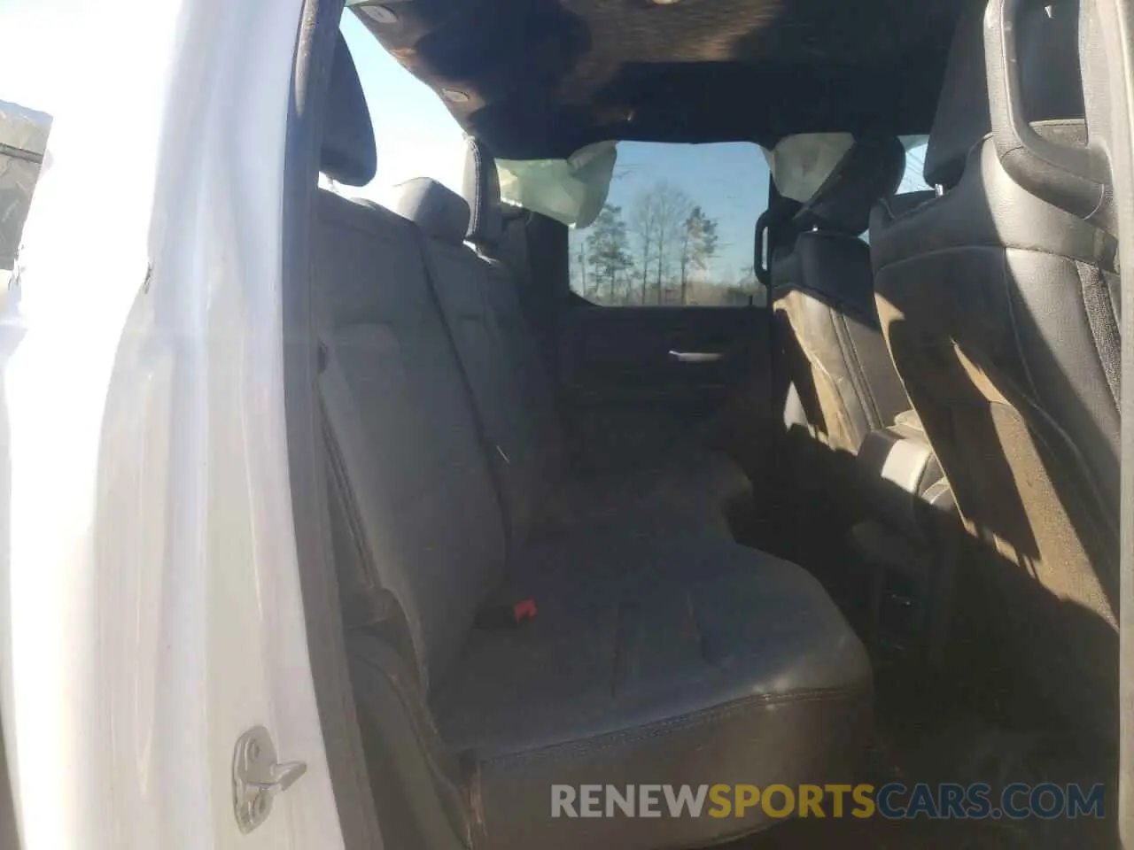 10 Photograph of a damaged car 1C6RRFCG2NN384115 RAM 1500 2022