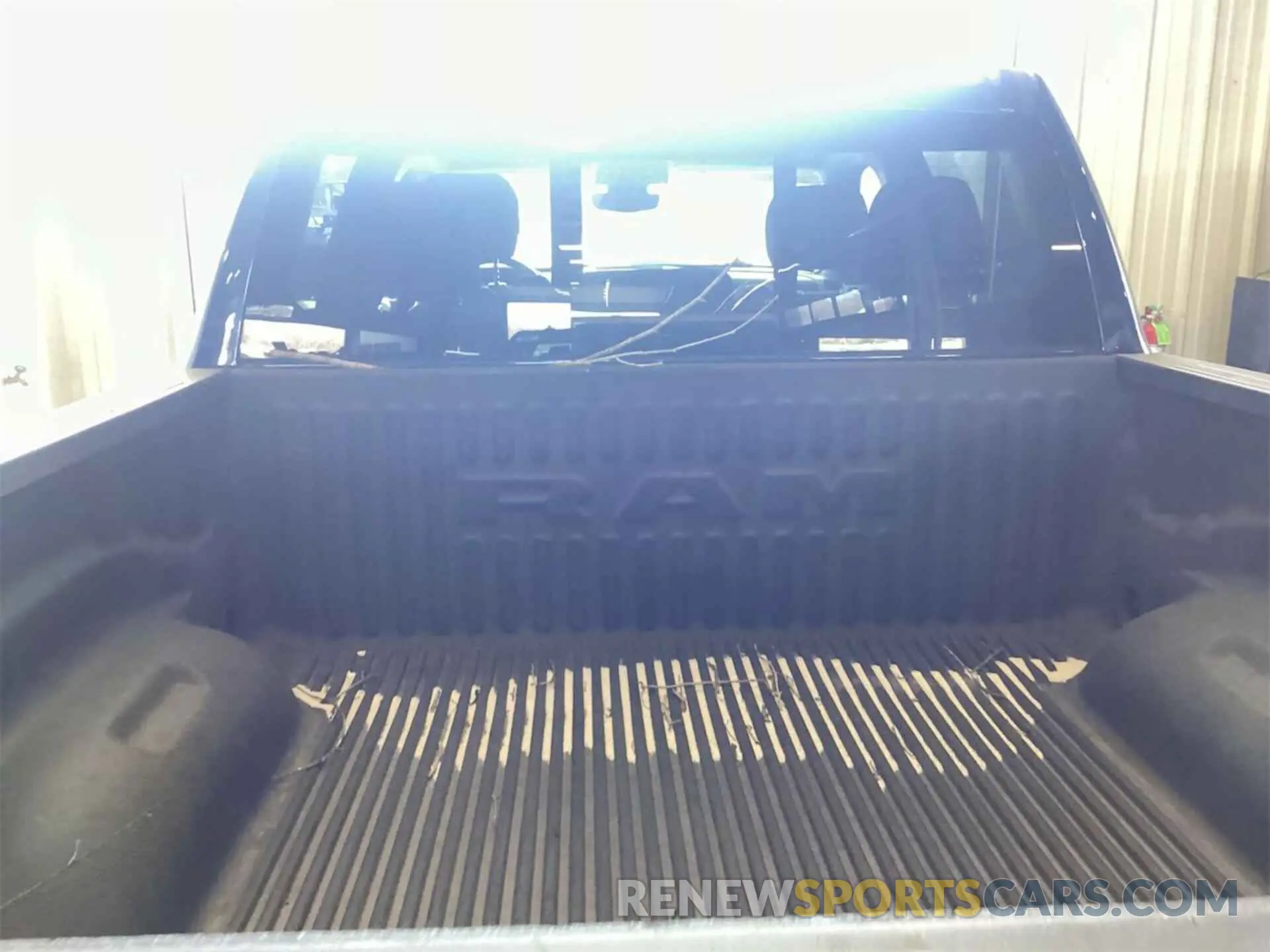 15 Photograph of a damaged car 1C6RRFFG1NN179042 RAM 1500 2022