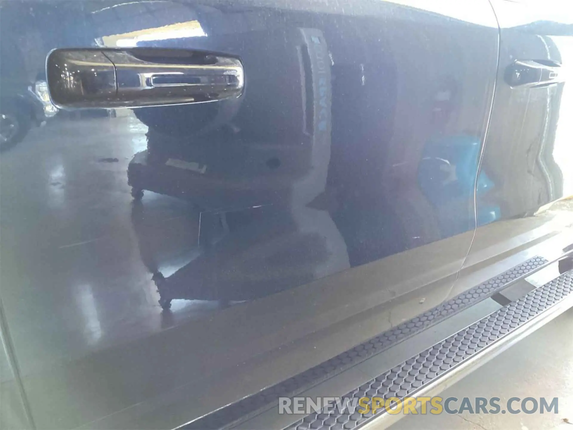27 Photograph of a damaged car 1C6RRFFG1NN179042 RAM 1500 2022