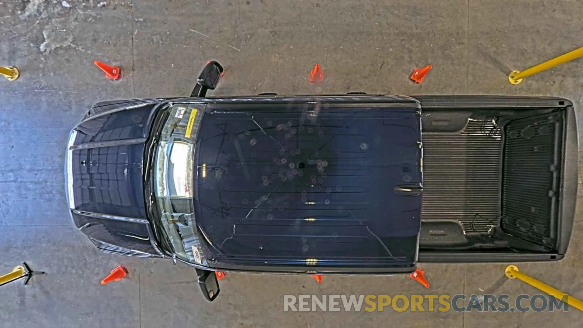 29 Photograph of a damaged car 1C6RRFFG1NN179042 RAM 1500 2022