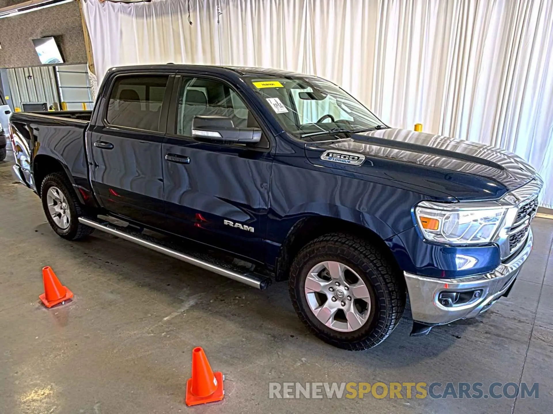 33 Photograph of a damaged car 1C6RRFFG1NN179042 RAM 1500 2022