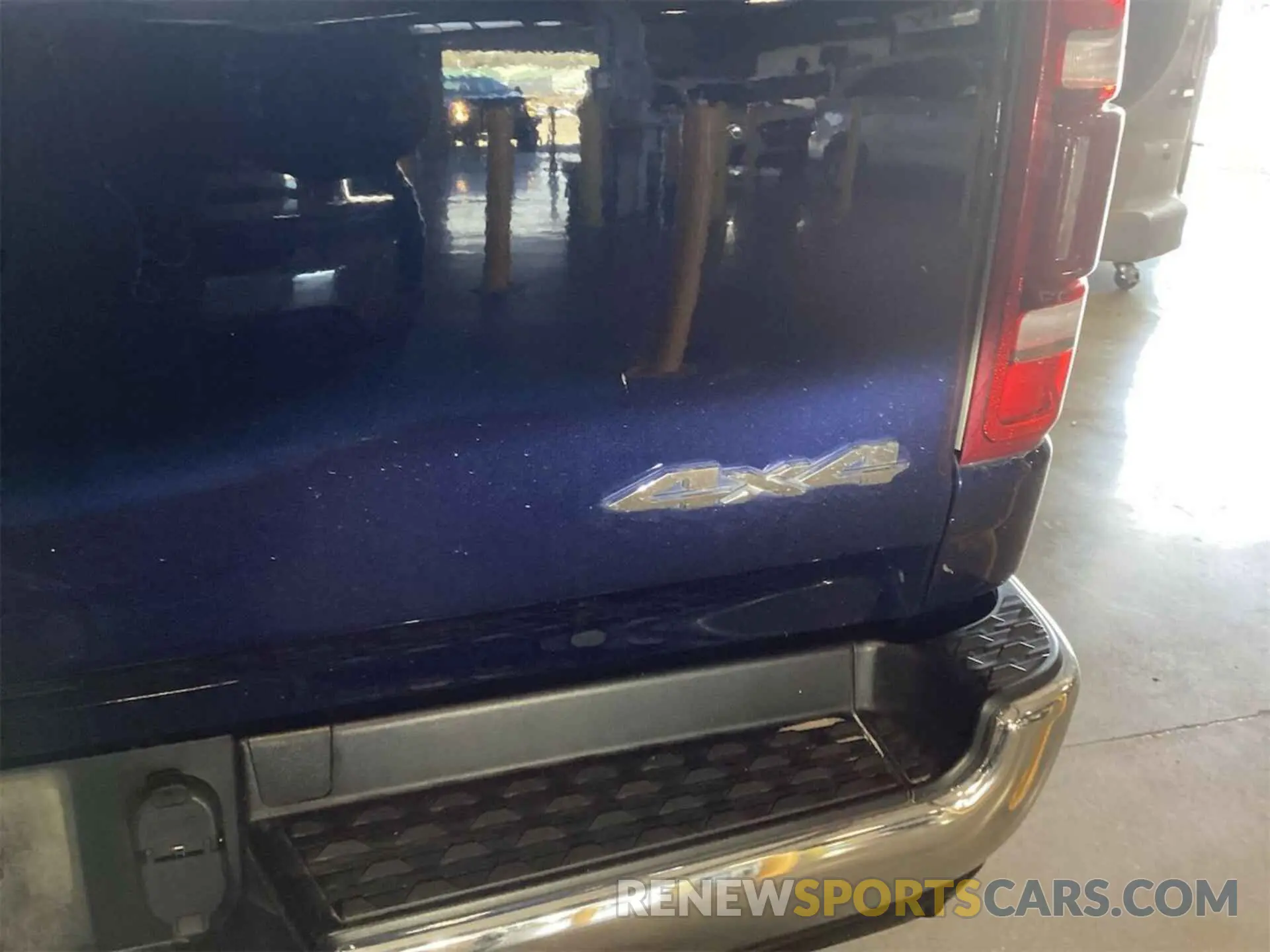5 Photograph of a damaged car 1C6RRFFG1NN179042 RAM 1500 2022