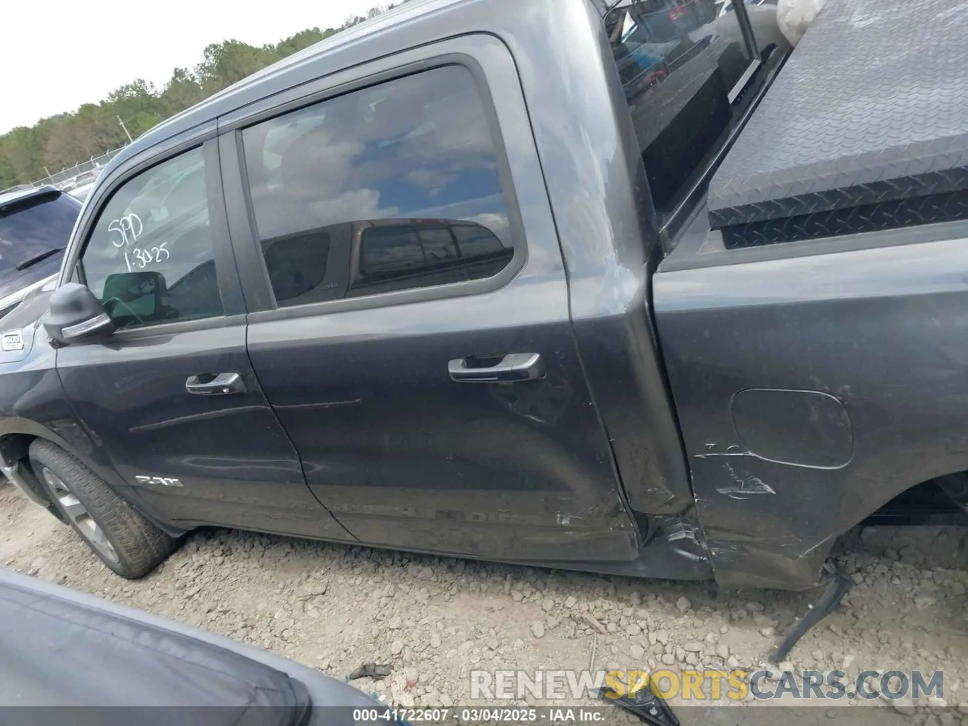 14 Photograph of a damaged car 1C6RRFFG2NN460699 RAM 1500 2022