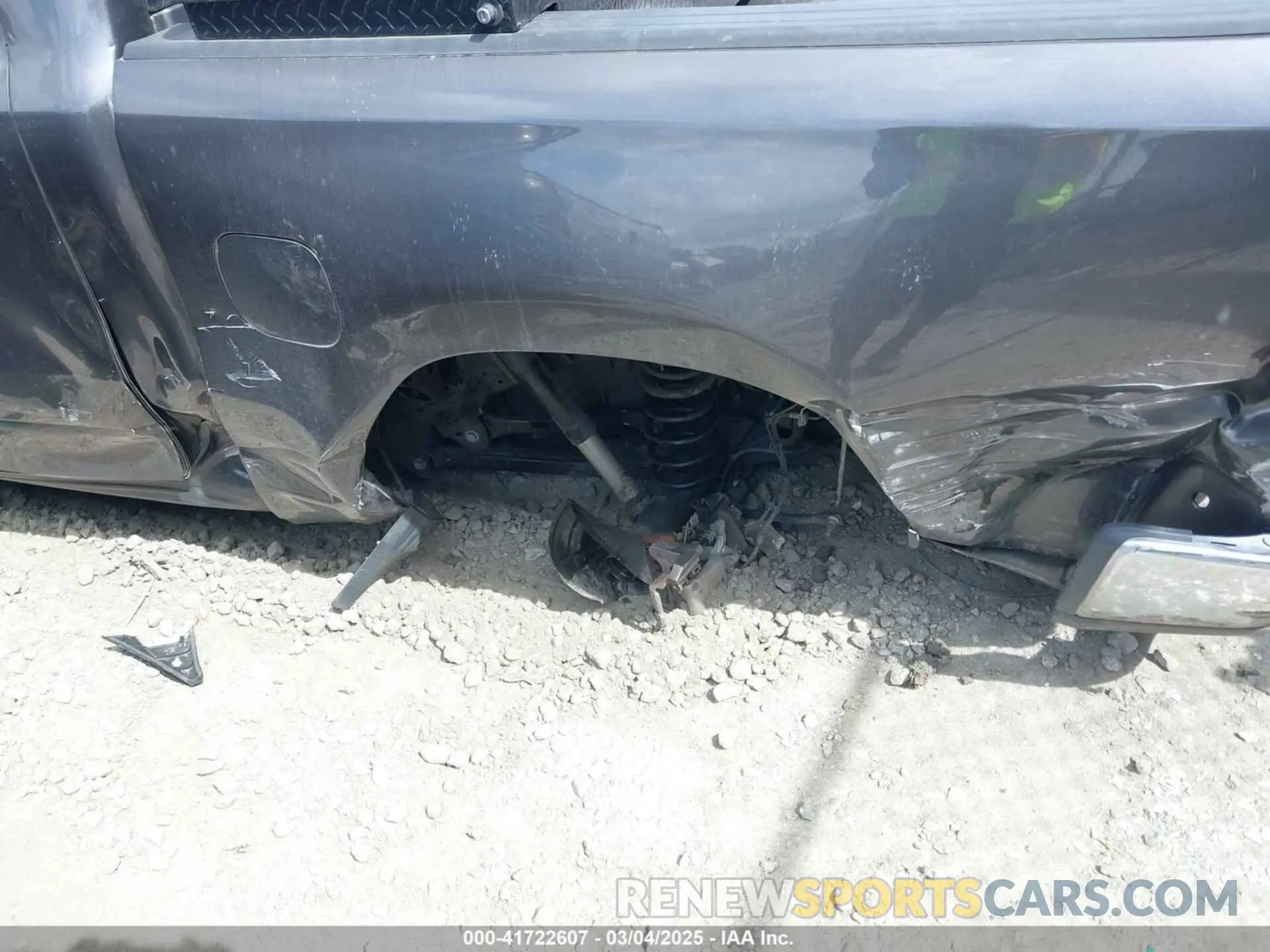 6 Photograph of a damaged car 1C6RRFFG2NN460699 RAM 1500 2022