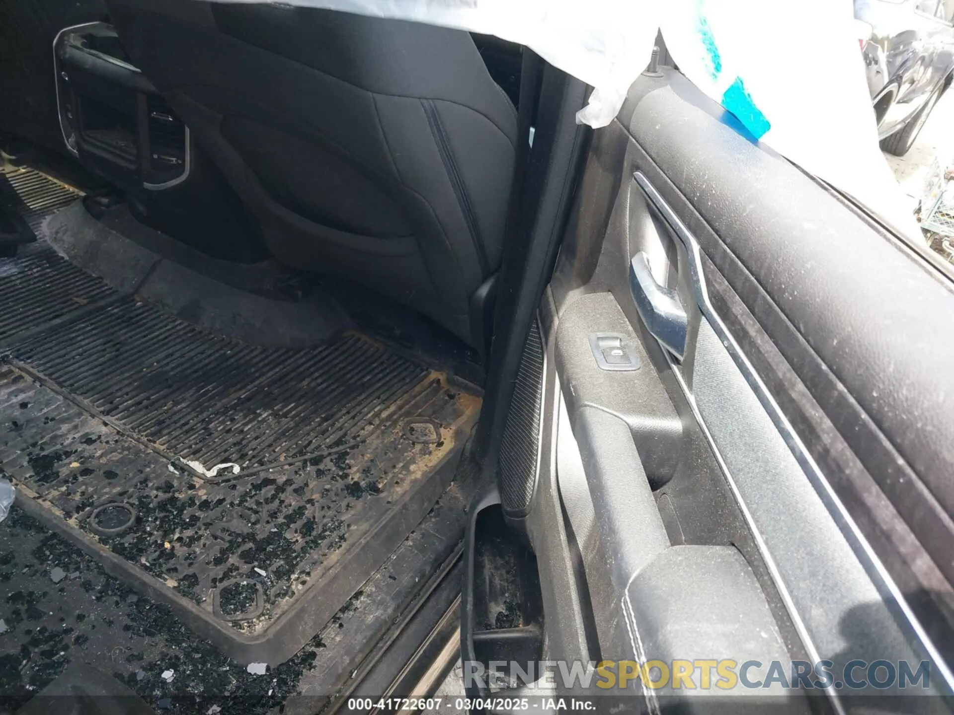 8 Photograph of a damaged car 1C6RRFFG2NN460699 RAM 1500 2022