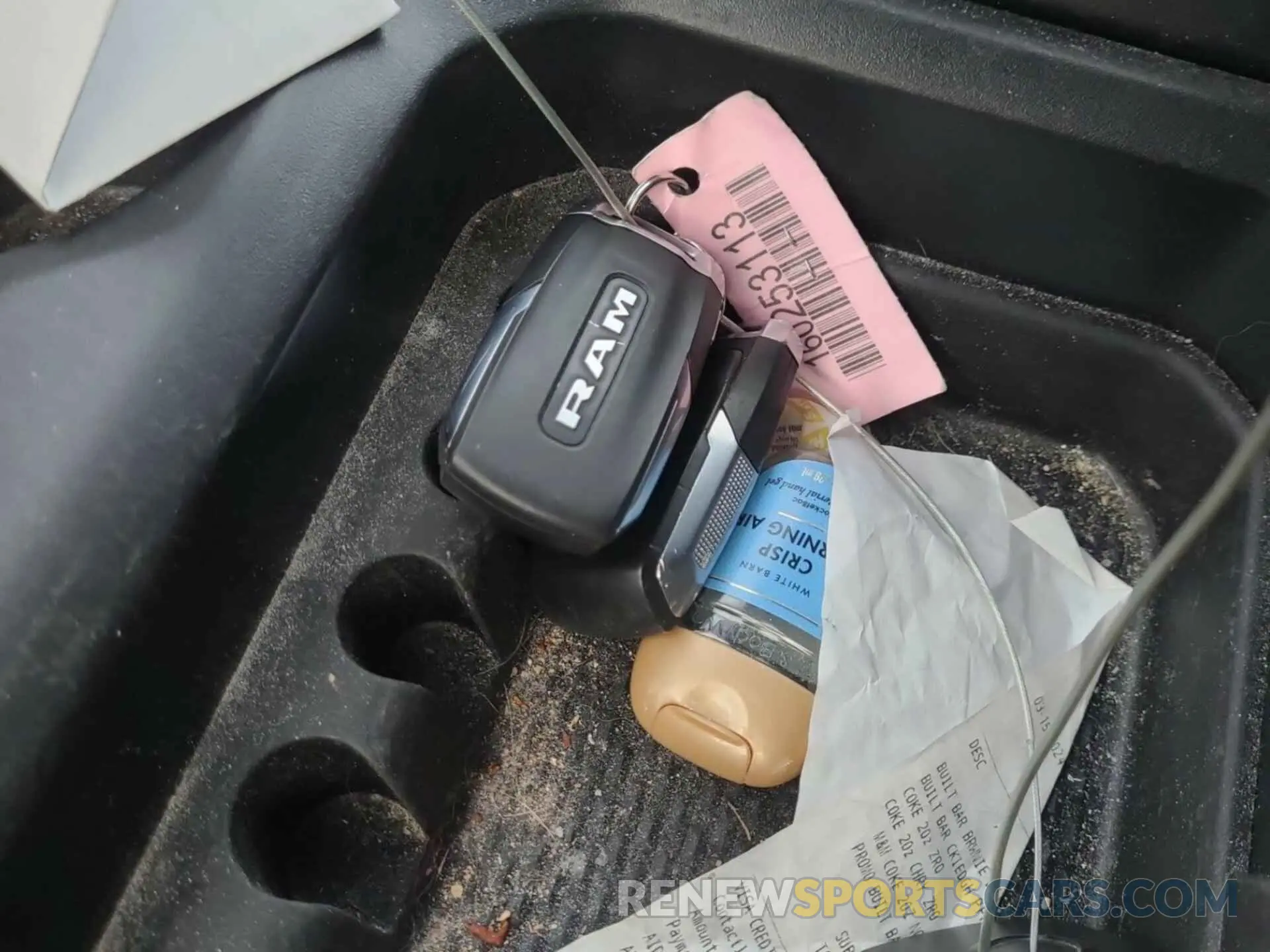 14 Photograph of a damaged car 1C6RRFFG3NN383759 RAM 1500 2022