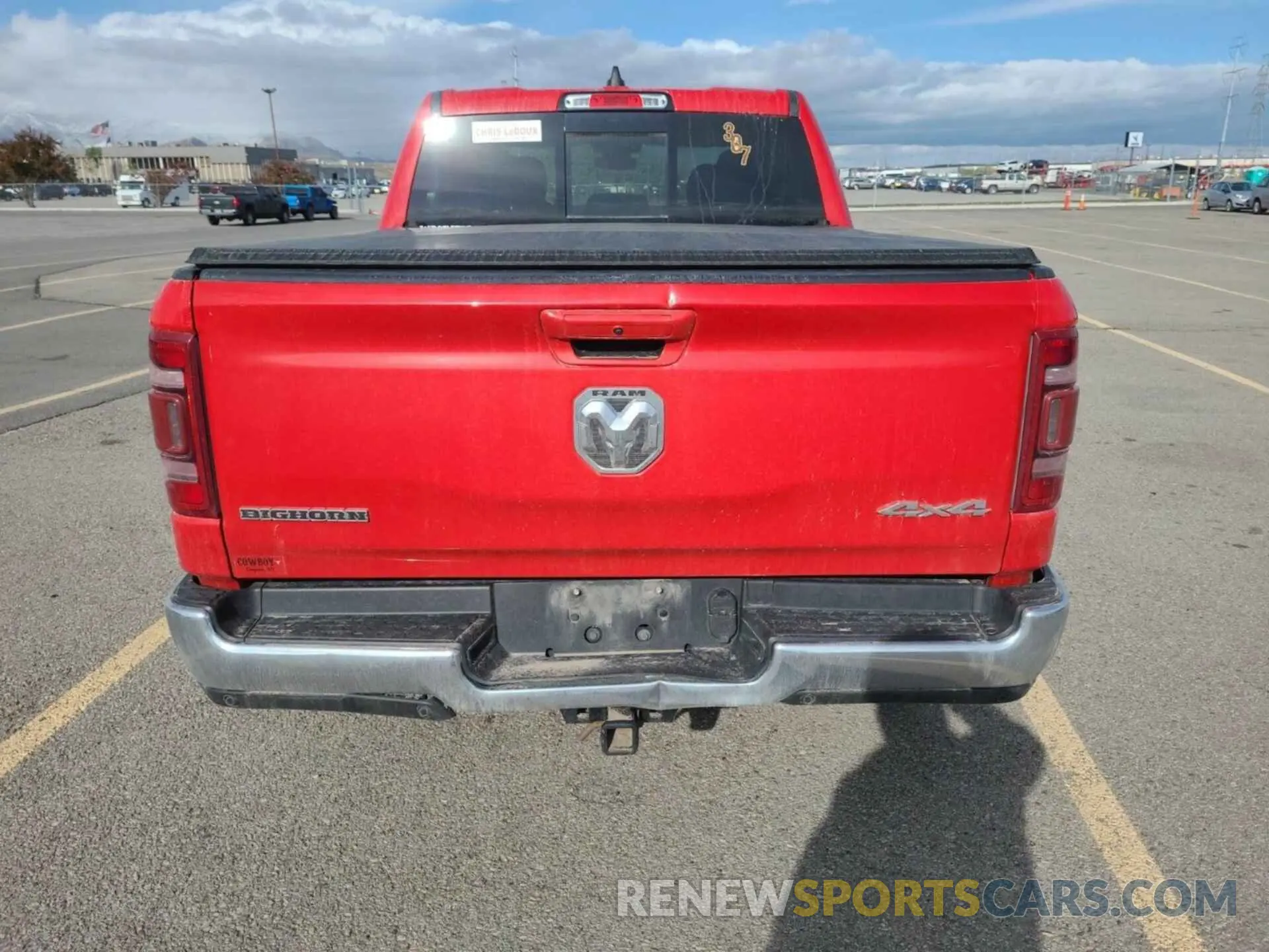 17 Photograph of a damaged car 1C6RRFFG3NN383759 RAM 1500 2022