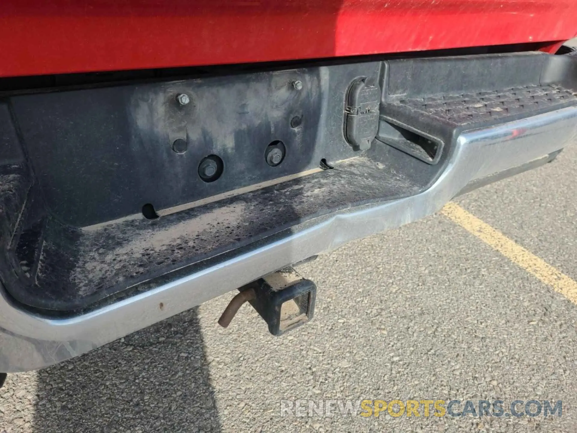 18 Photograph of a damaged car 1C6RRFFG3NN383759 RAM 1500 2022