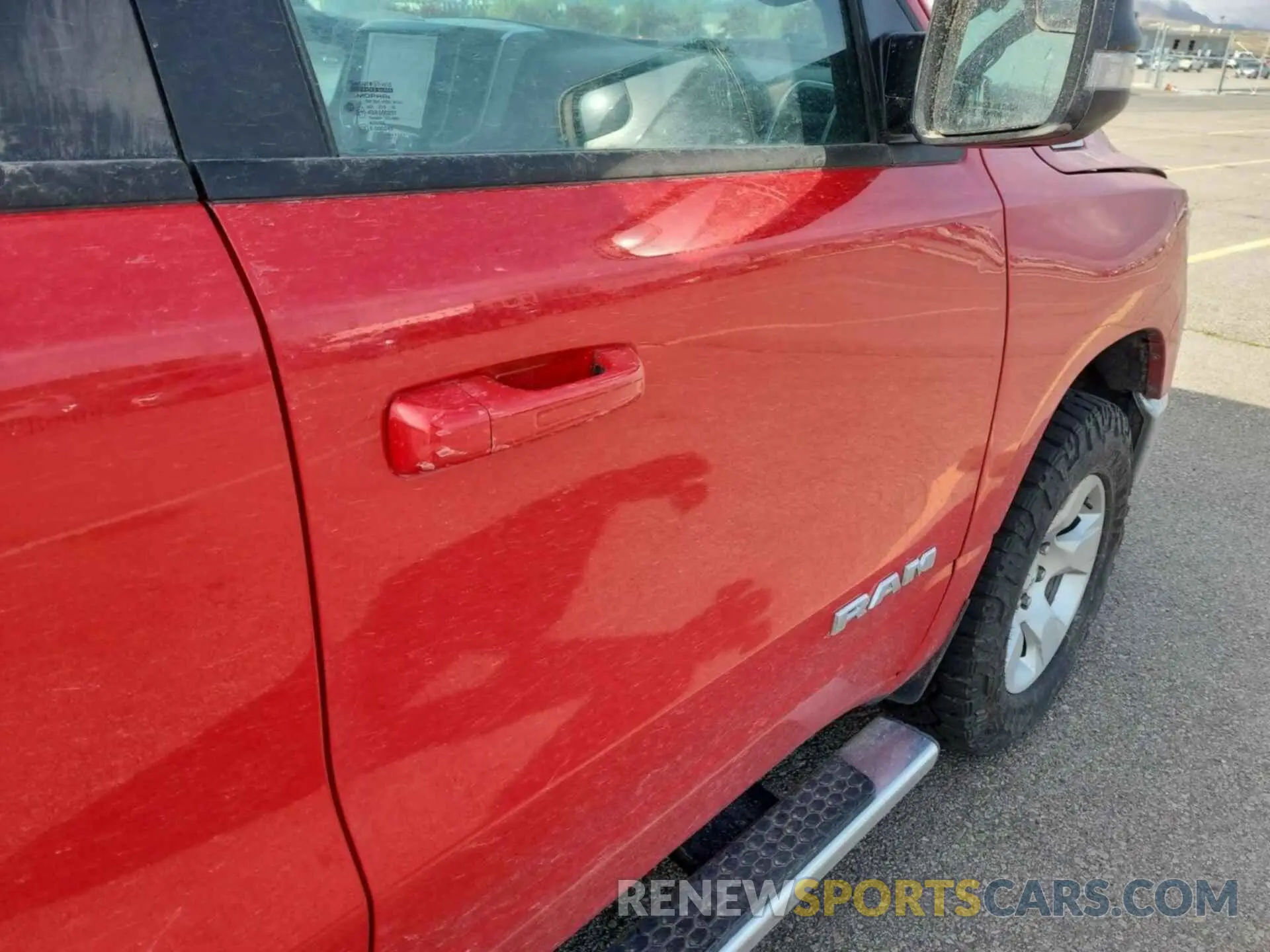 19 Photograph of a damaged car 1C6RRFFG3NN383759 RAM 1500 2022