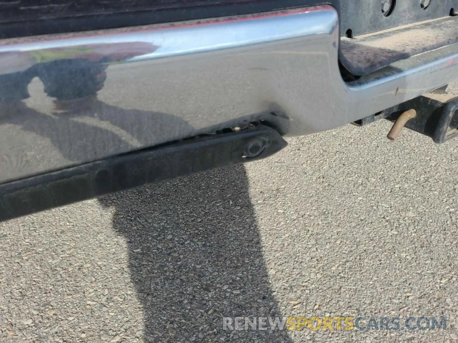 33 Photograph of a damaged car 1C6RRFFG3NN383759 RAM 1500 2022