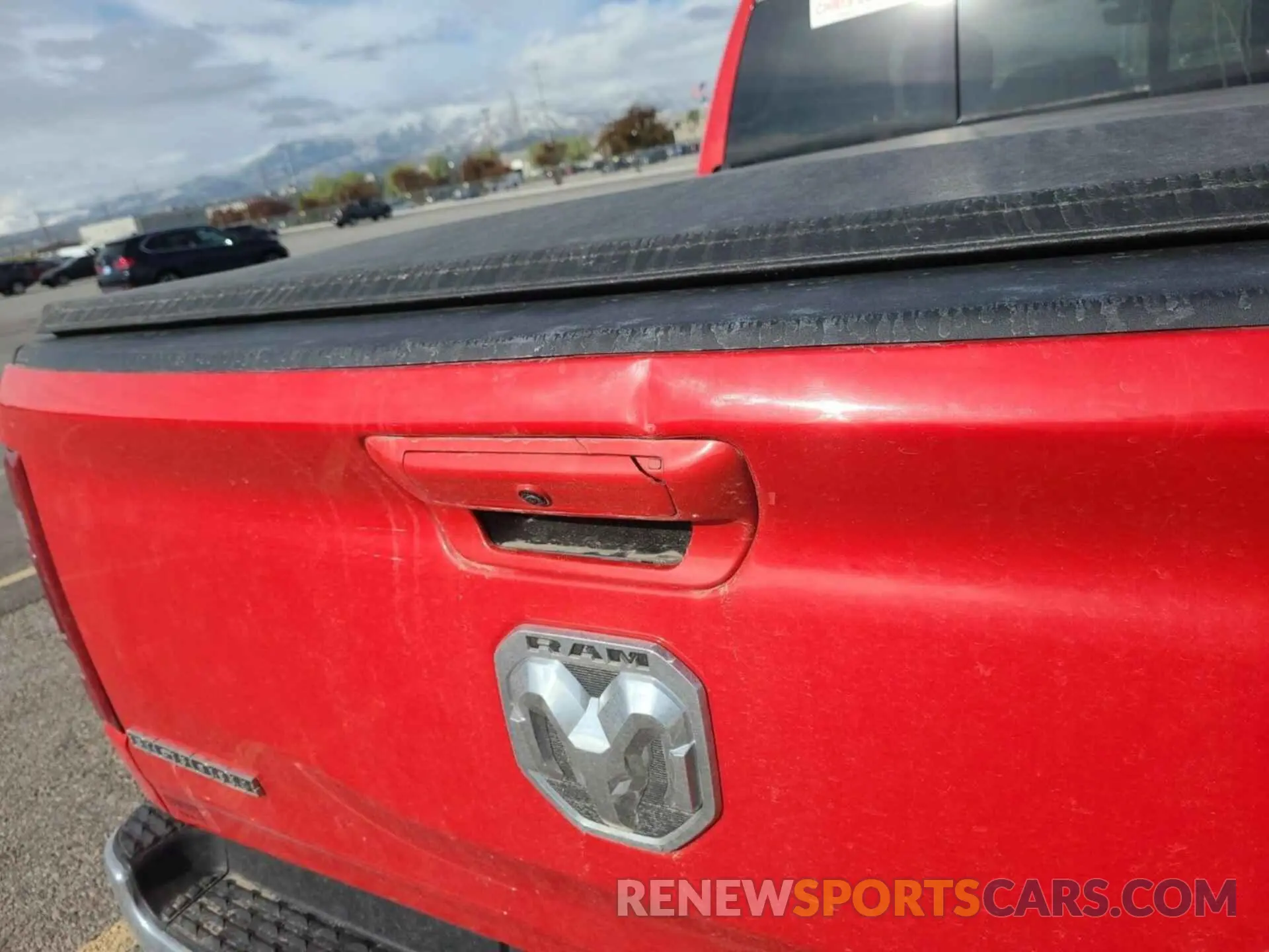 55 Photograph of a damaged car 1C6RRFFG3NN383759 RAM 1500 2022