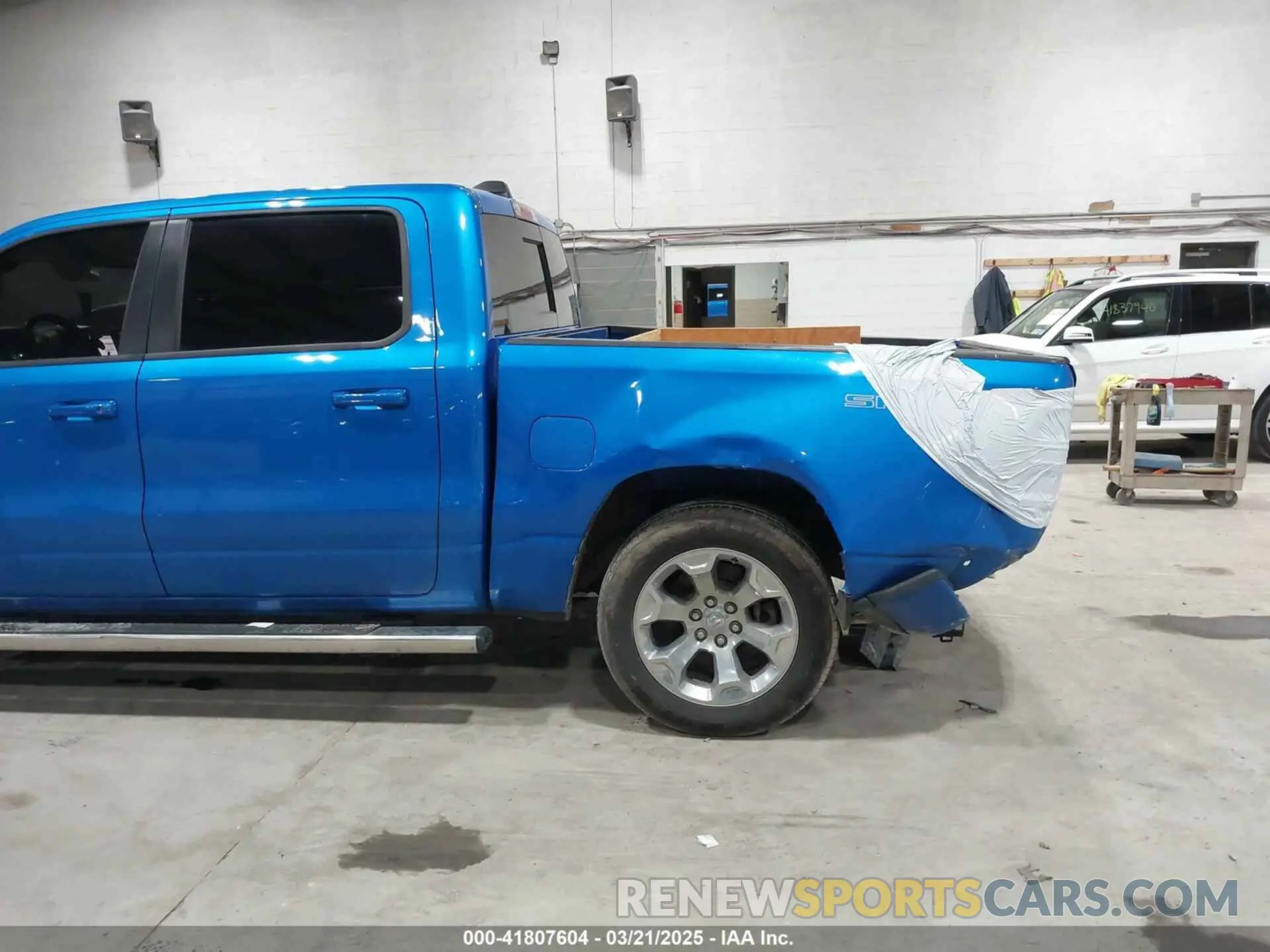 18 Photograph of a damaged car 1C6RRFFG4NN343089 RAM 1500 2022