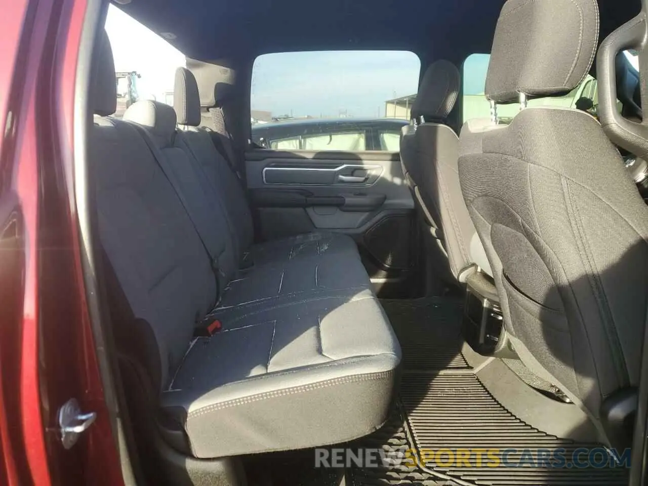 10 Photograph of a damaged car 1C6RRFFG4NN412279 RAM 1500 2022