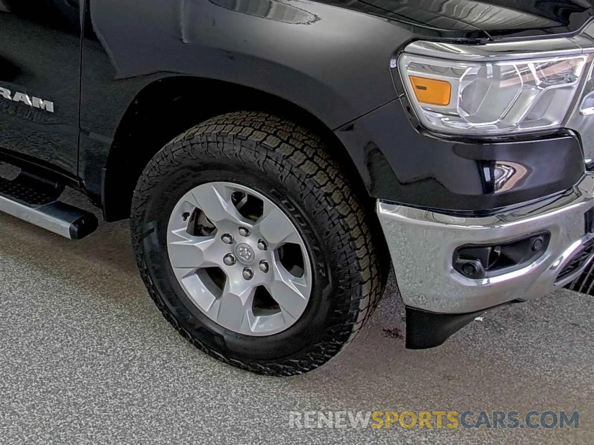 16 Photograph of a damaged car 1C6RRFFG7NN179045 RAM 1500 2022