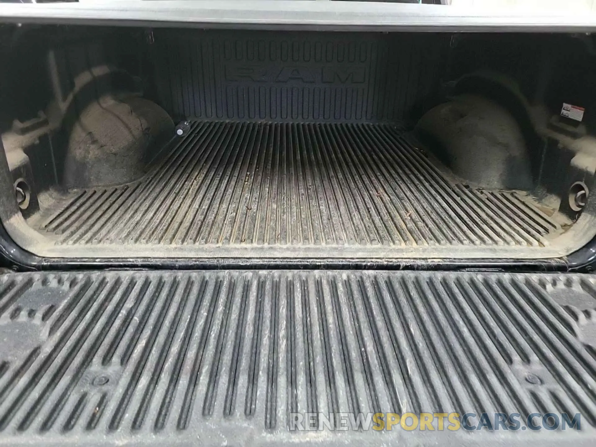 18 Photograph of a damaged car 1C6RRFFG7NN179045 RAM 1500 2022
