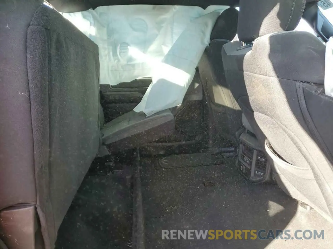 10 Photograph of a damaged car 1C6RRFFG9NN300707 RAM 1500 2022