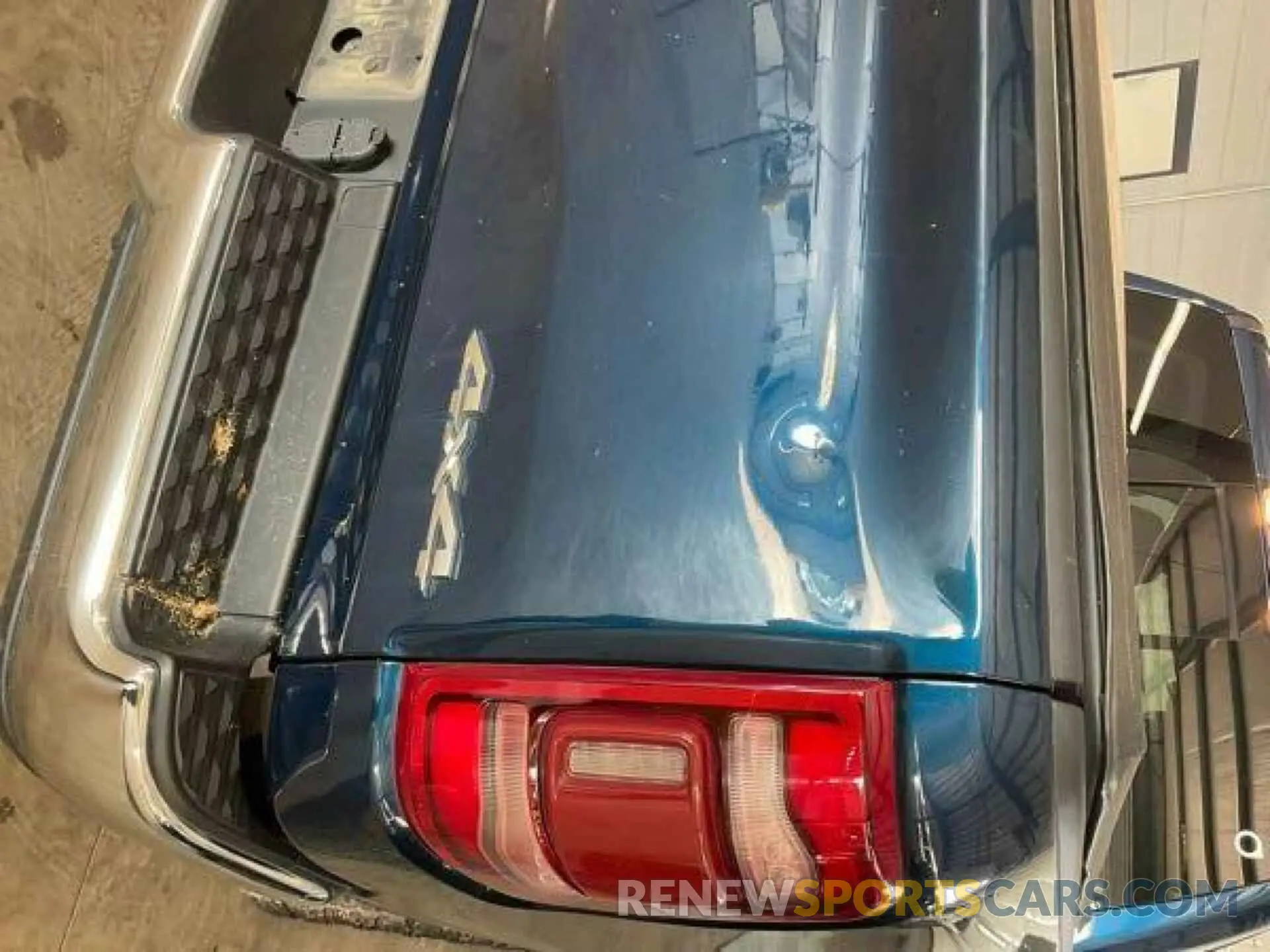 4 Photograph of a damaged car 1C6RRFFG9NN365220 RAM 1500 2022