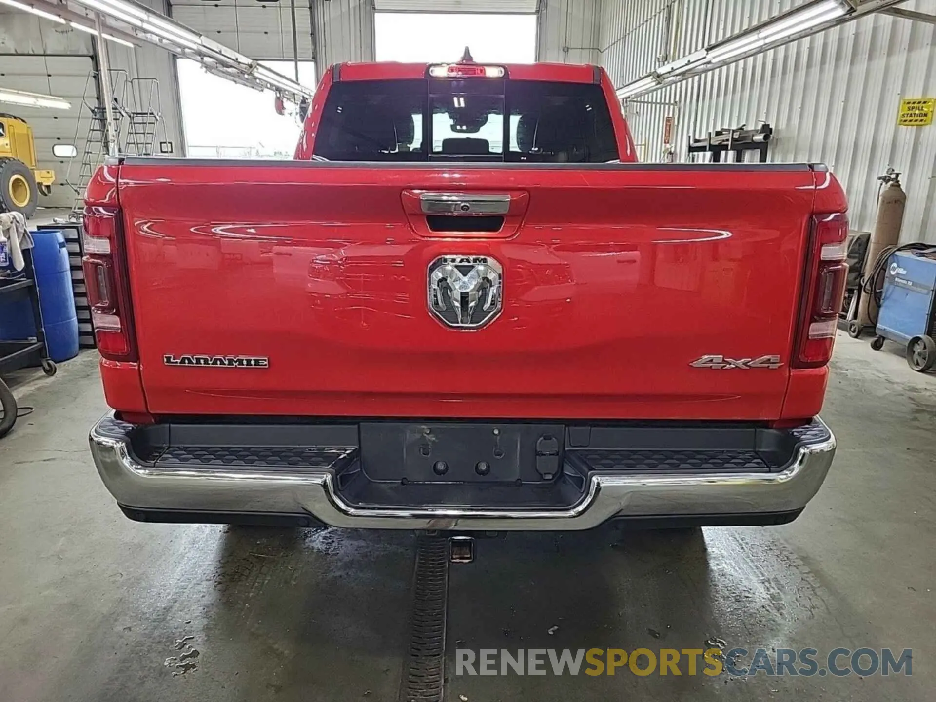 17 Photograph of a damaged car 1C6RRFRG0NN425719 RAM 1500 2022