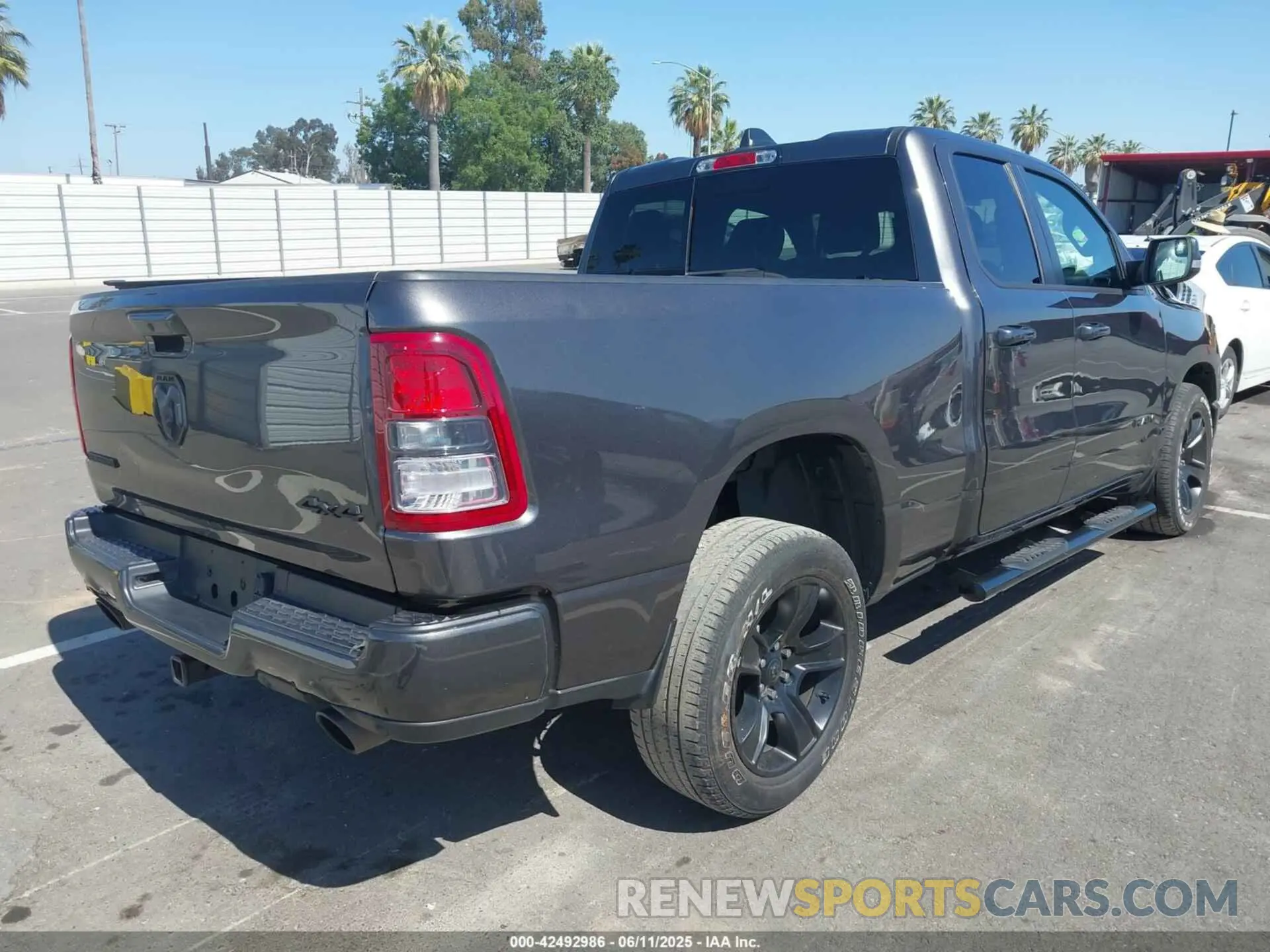 4 Photograph of a damaged car 1C6SRFBT3NN184201 RAM 1500 2022