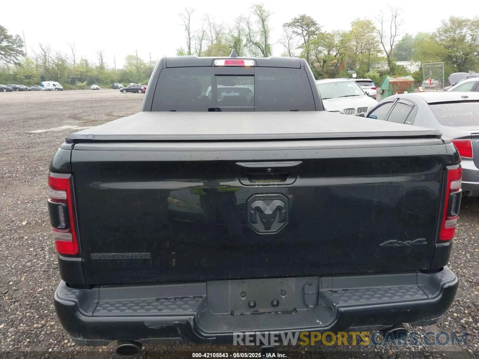 15 Photograph of a damaged car 1C6SRFBT7NN203137 RAM 1500 2022