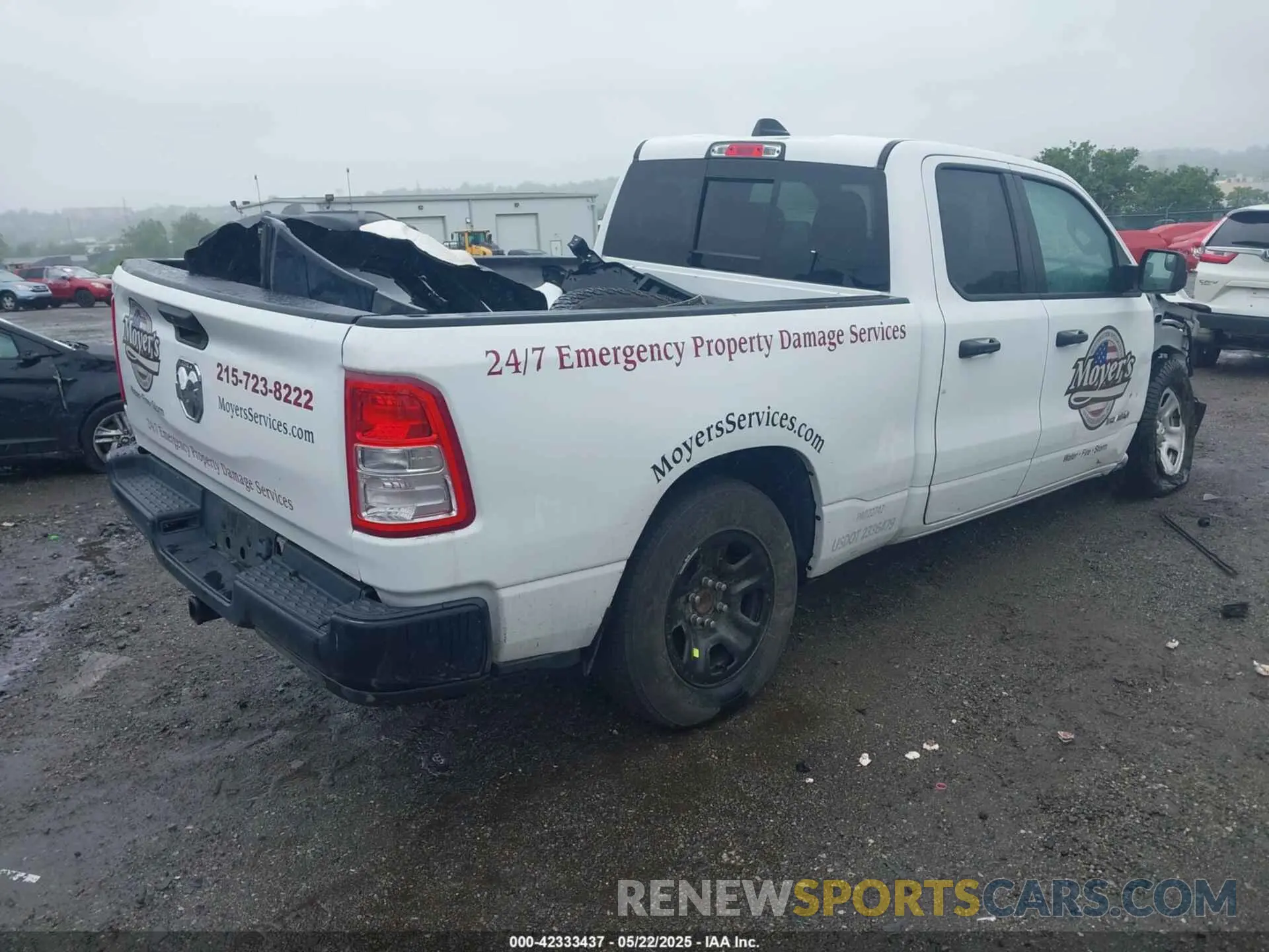 4 Photograph of a damaged car 1C6SRFCT2NN213959 RAM 1500 2022