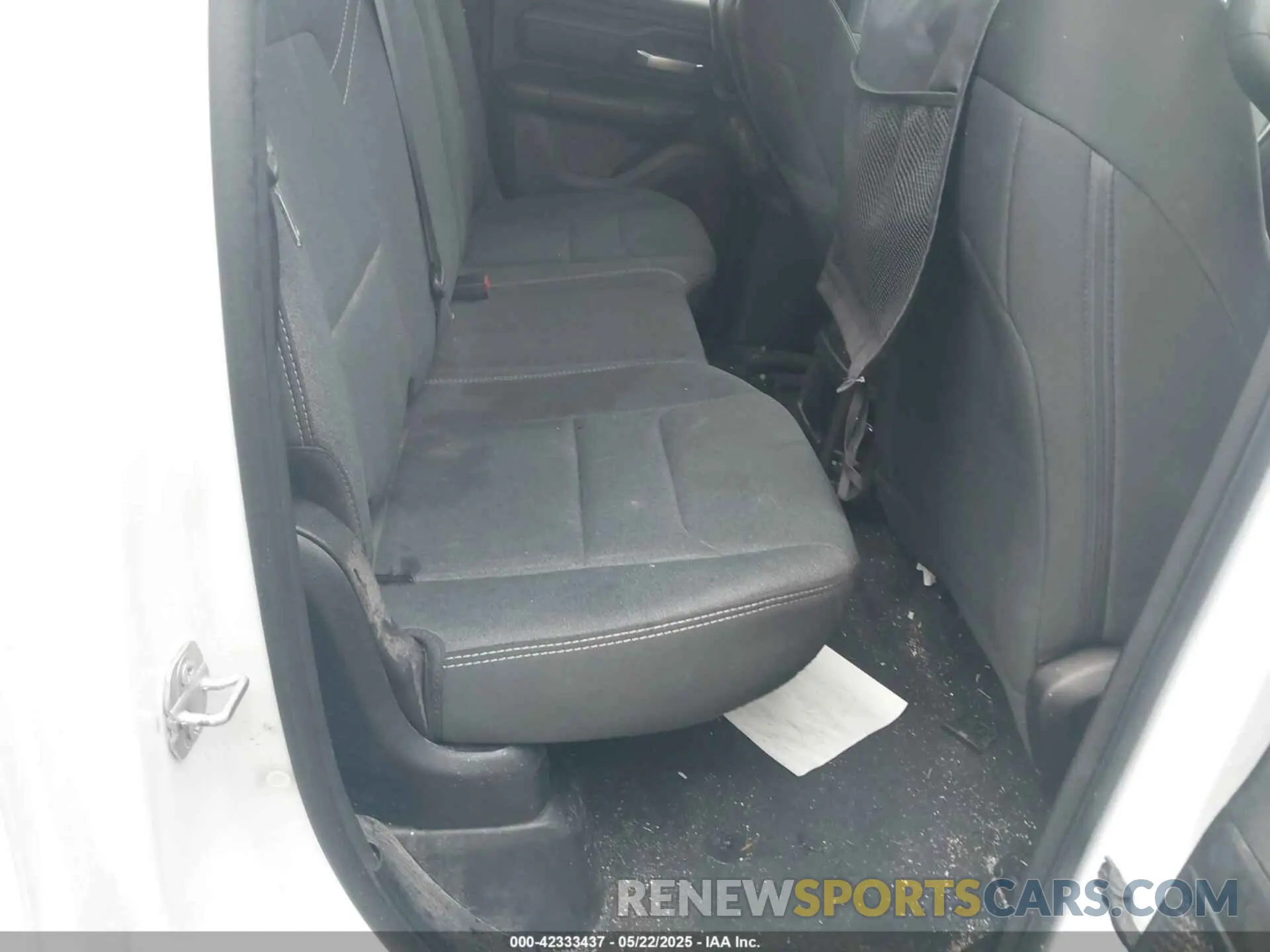 8 Photograph of a damaged car 1C6SRFCT2NN213959 RAM 1500 2022