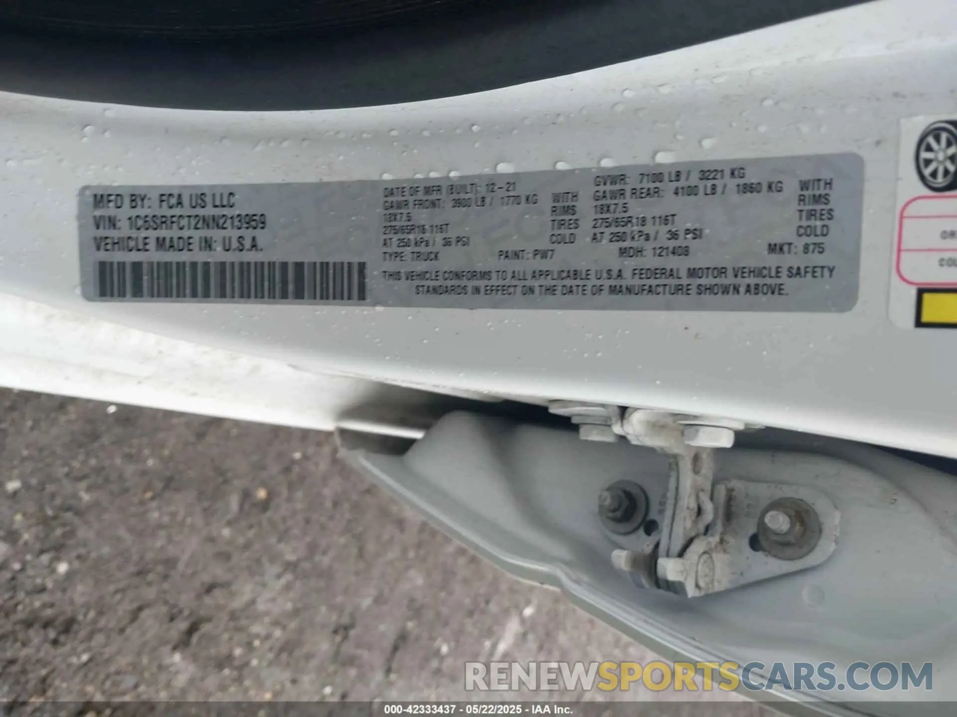 9 Photograph of a damaged car 1C6SRFCT2NN213959 RAM 1500 2022