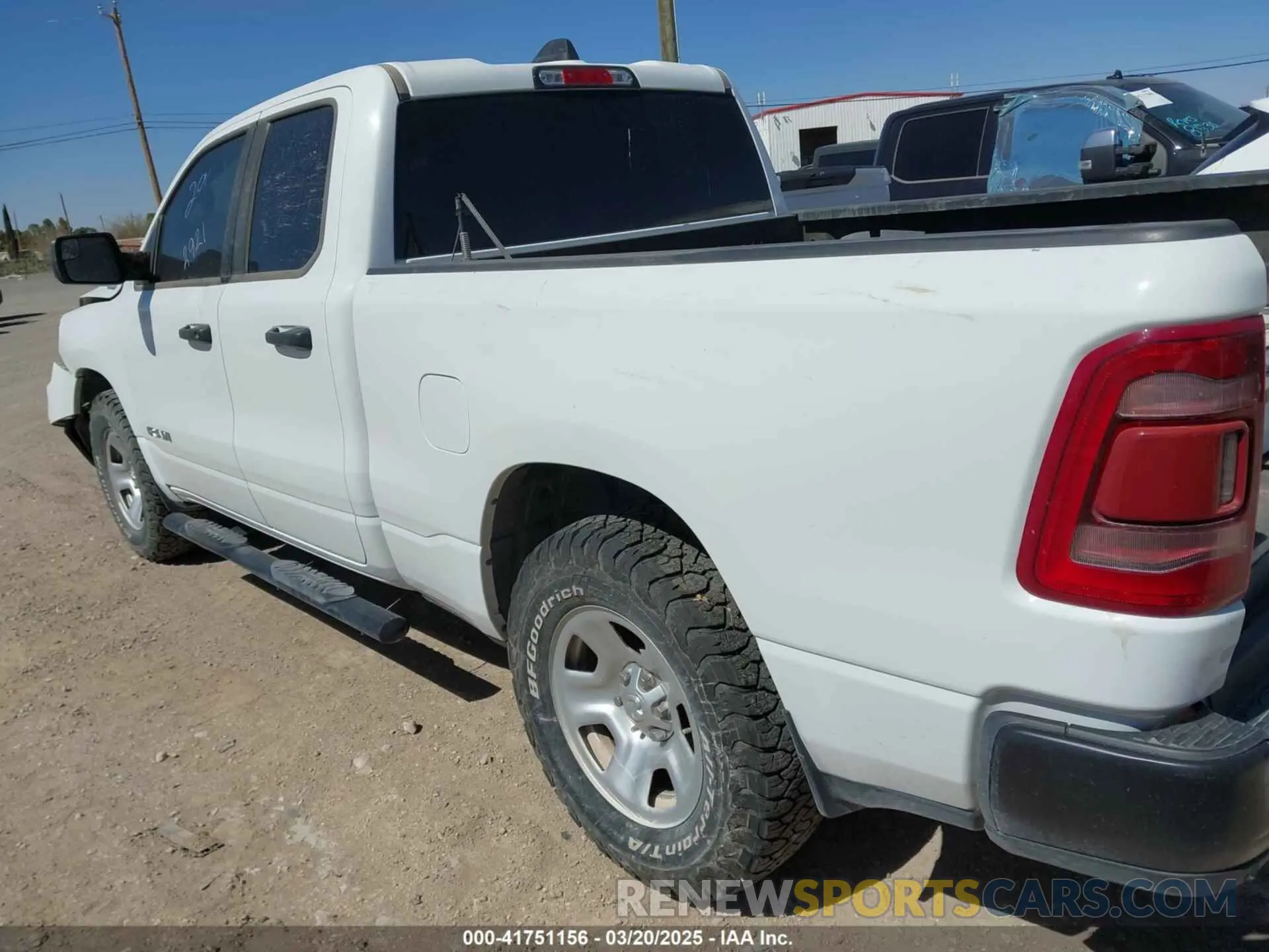 3 Photograph of a damaged car 1C6SRFCT3NN433580 RAM 1500 2022