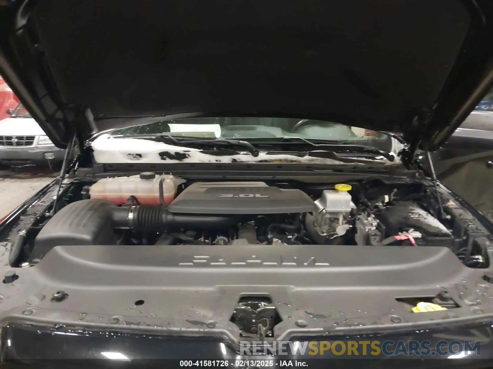 10 Photograph of a damaged car 1C6SRFFM5NN384807 RAM 1500 2022