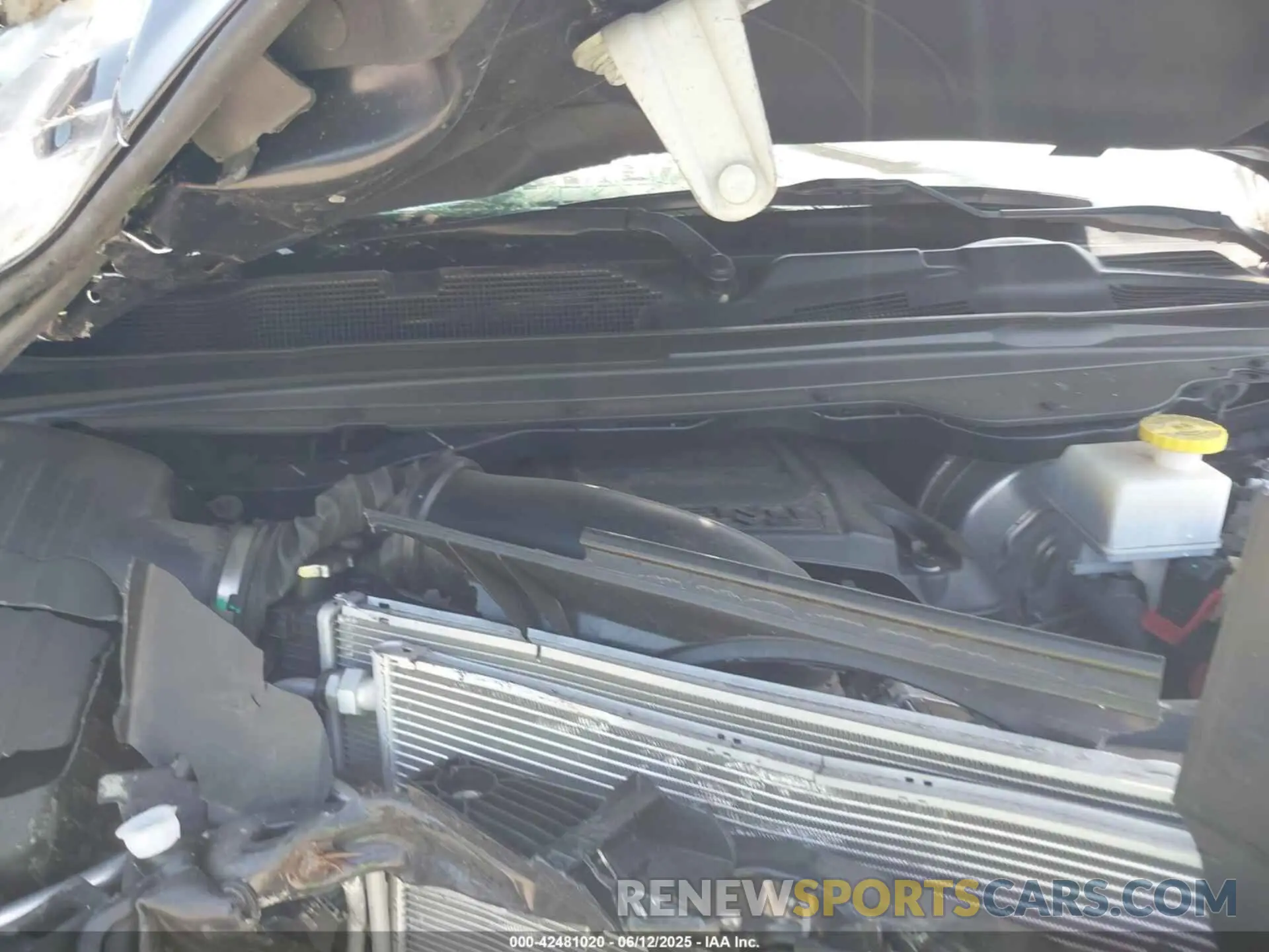 10 Photograph of a damaged car 1C6SRFFT0NN119106 RAM 1500 2022