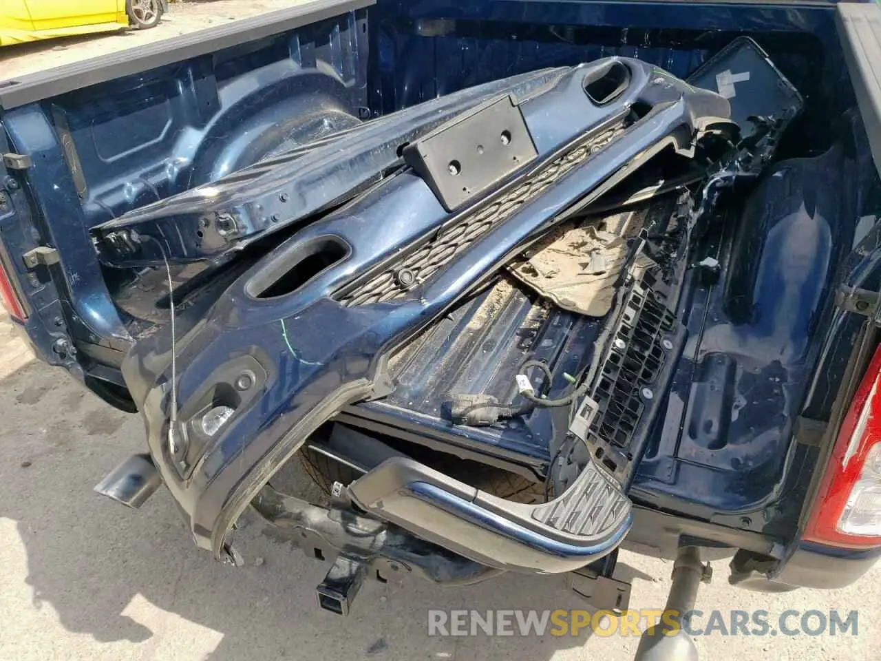 12 Photograph of a damaged car 1C6SRFFT0NN379571 RAM 1500 2022