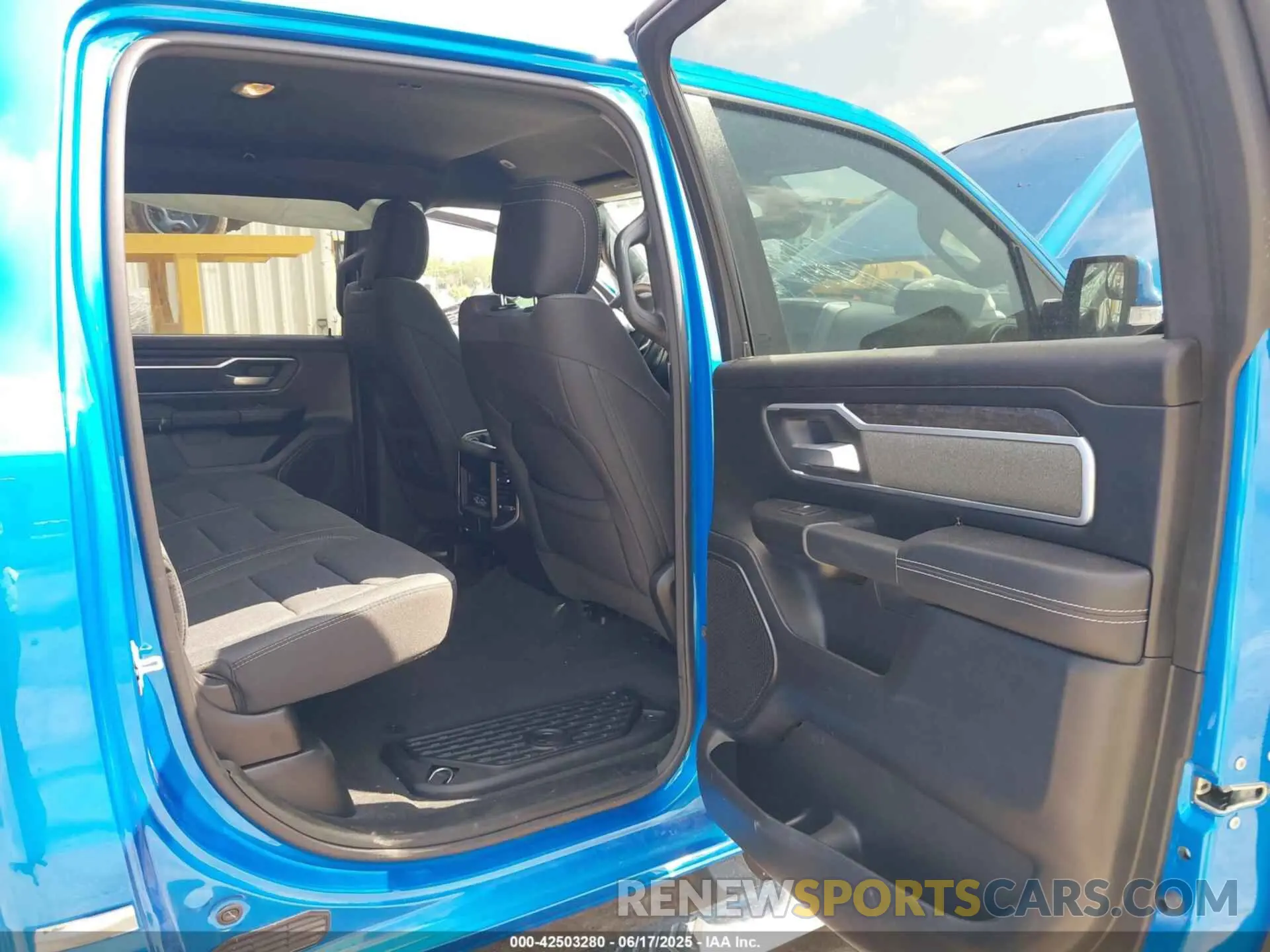 8 Фотография поврежденного автомобиля 1C6SRFFT1NN401769 RAM 1500 2022