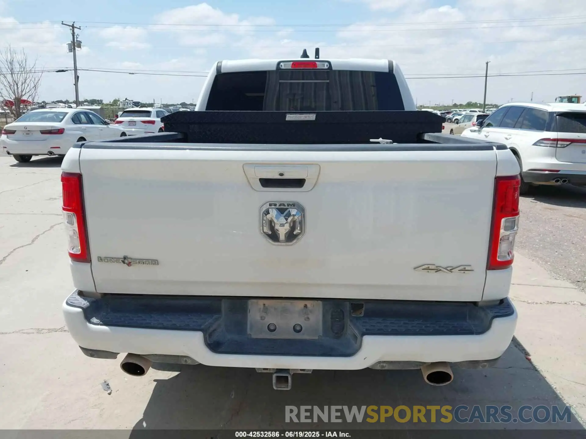 16 Photograph of a damaged car 1C6SRFFT2NN317525 RAM 1500 2022