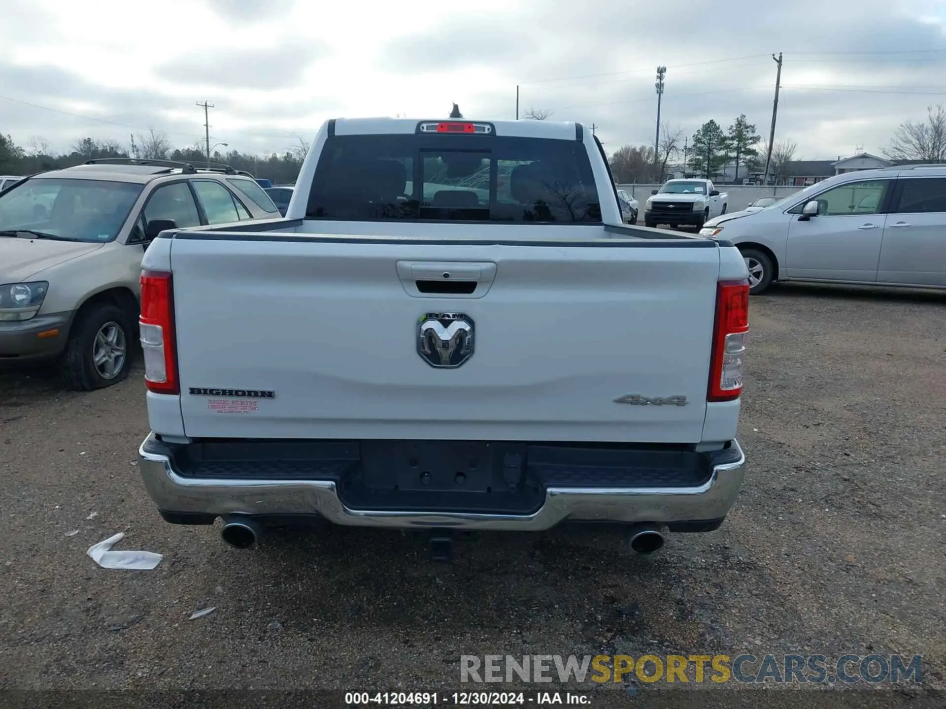 16 Photograph of a damaged car 1C6SRFFT2NN320943 RAM 1500 2022
