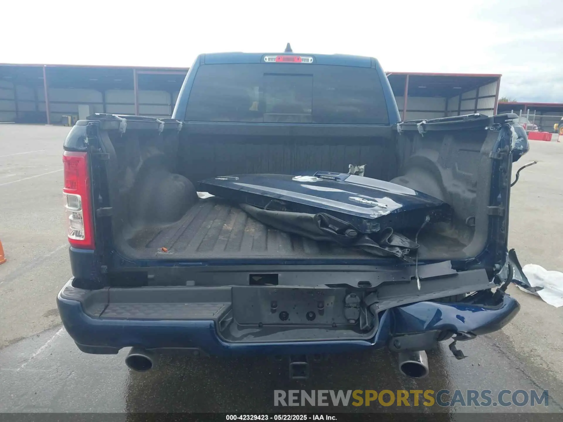 17 Photograph of a damaged car 1C6SRFFT2NN428978 RAM 1500 2022