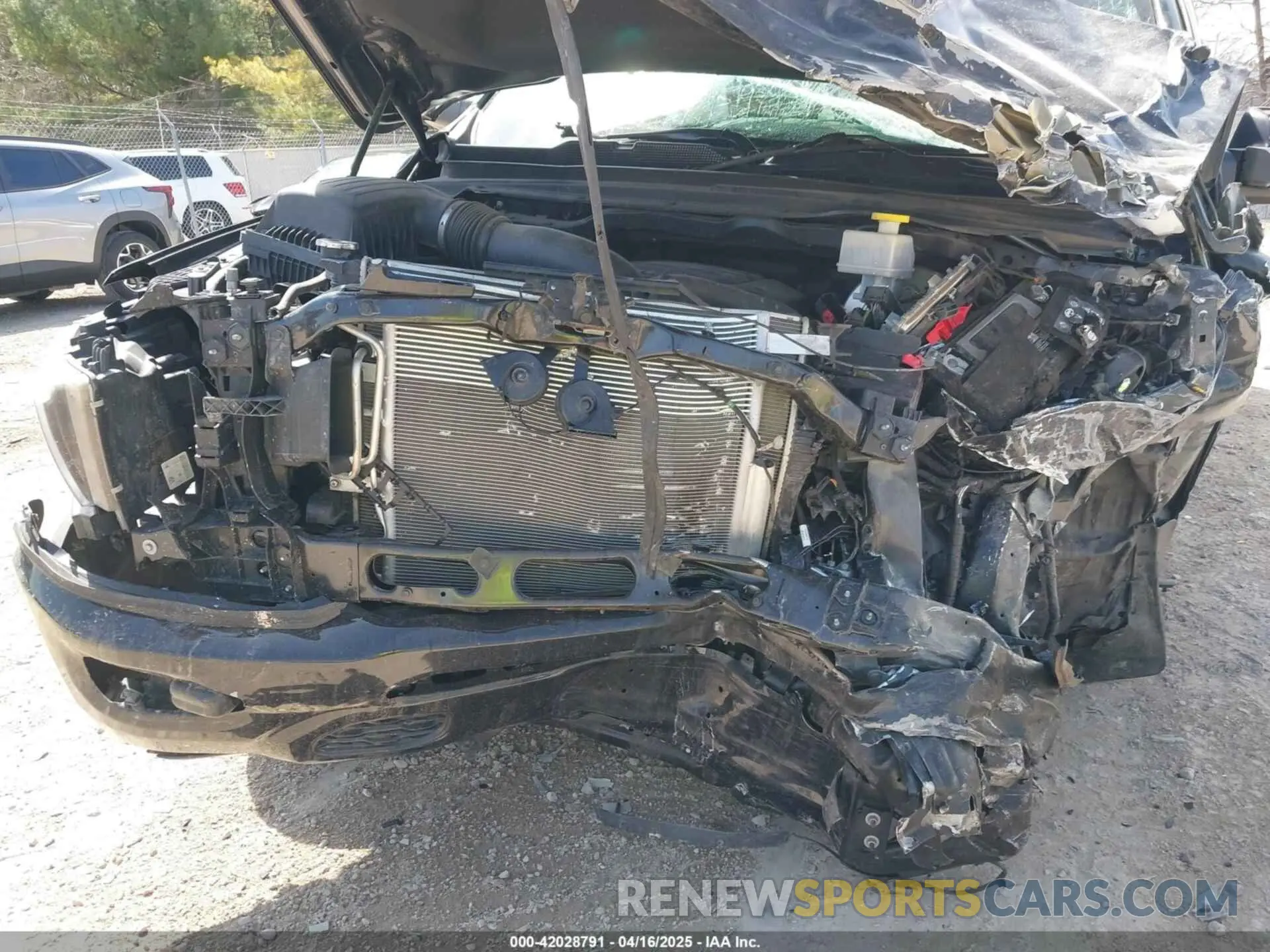 19 Photograph of a damaged car 1C6SRFFT5NN283063 RAM 1500 2022