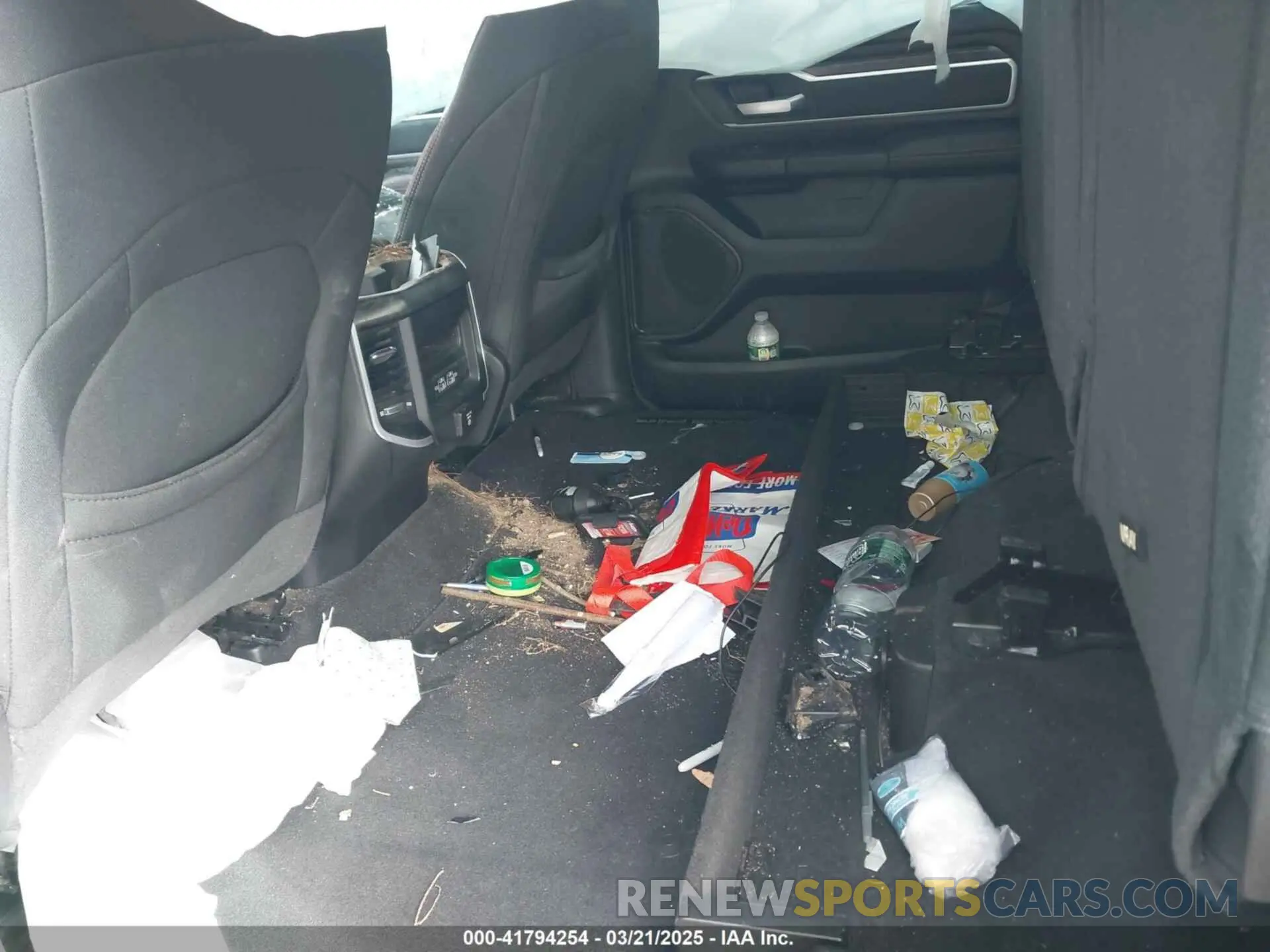 8 Photograph of a damaged car 1C6SRFFT6NN238679 RAM 1500 2022