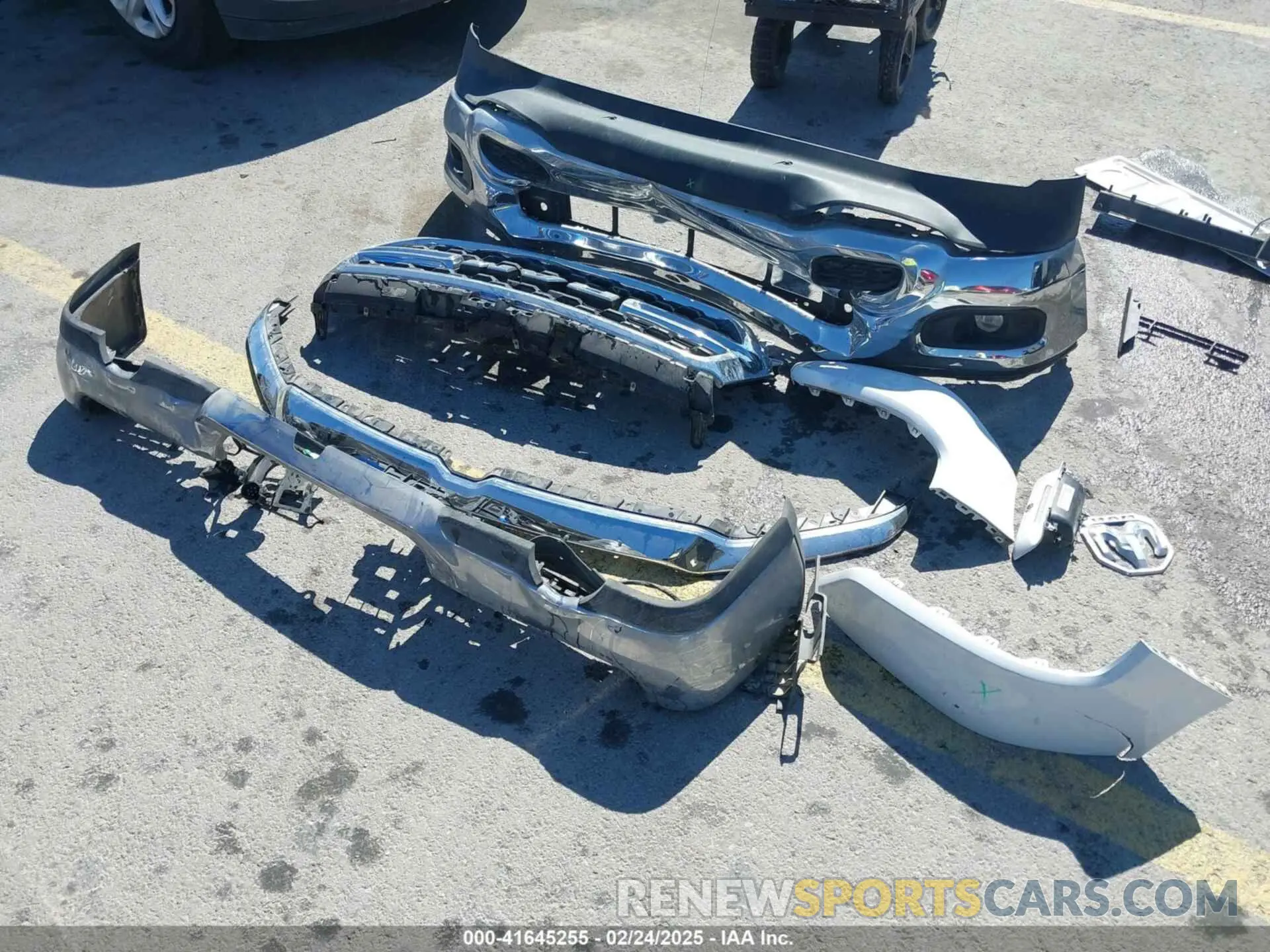12 Photograph of a damaged car 1C6SRFFT7NN242269 RAM 1500 2022