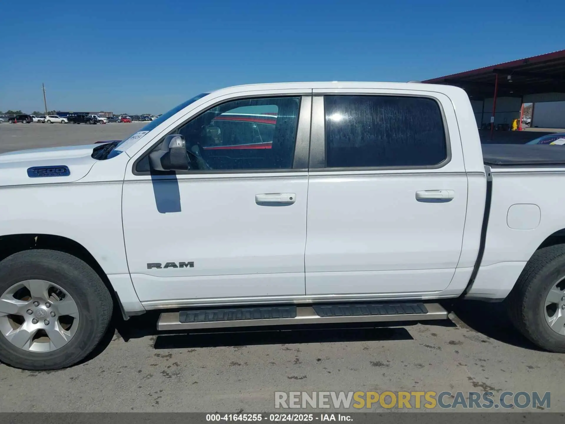 15 Photograph of a damaged car 1C6SRFFT7NN242269 RAM 1500 2022
