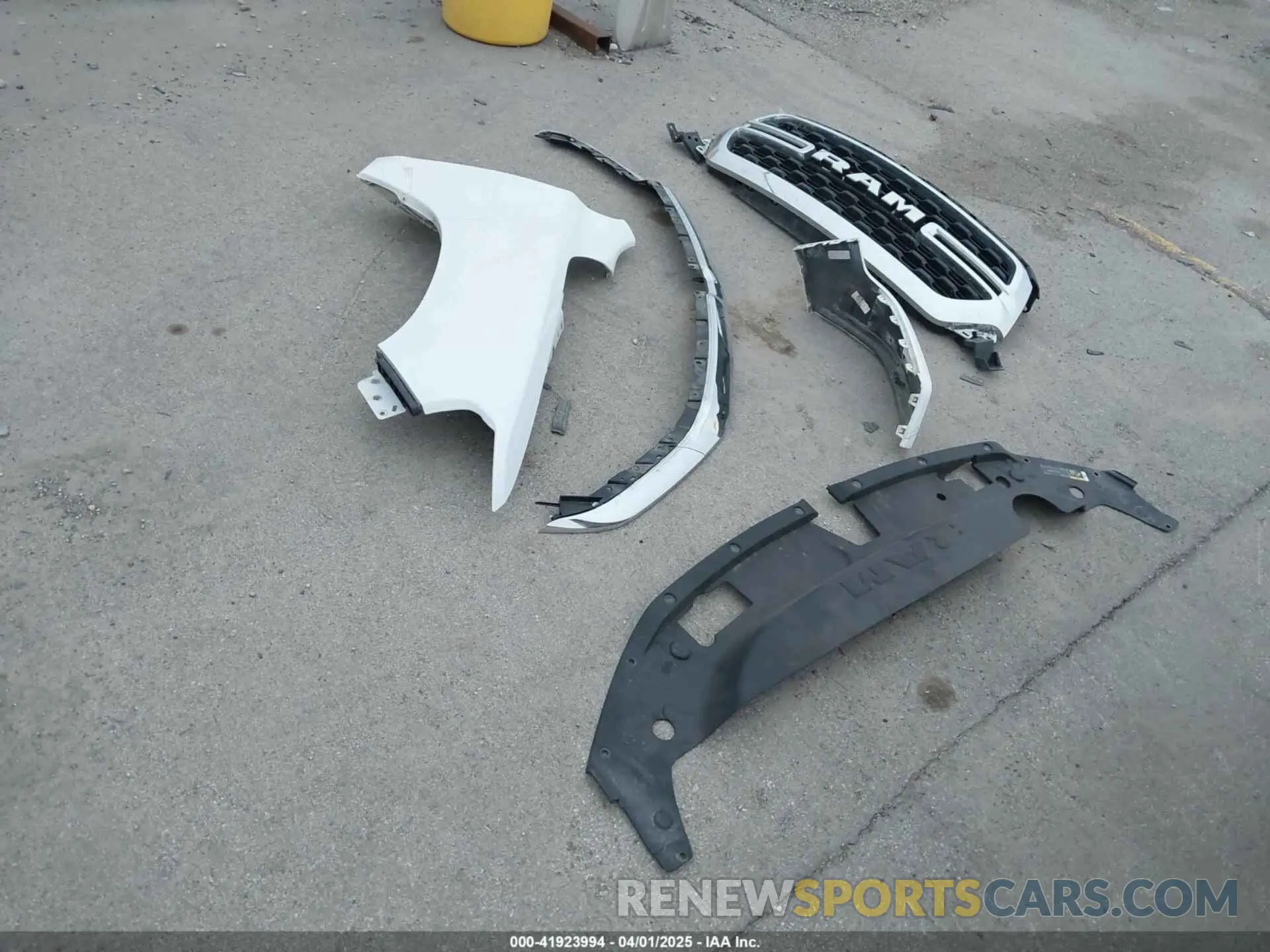 12 Photograph of a damaged car 1C6SRFFT7NN255569 RAM 1500 2022