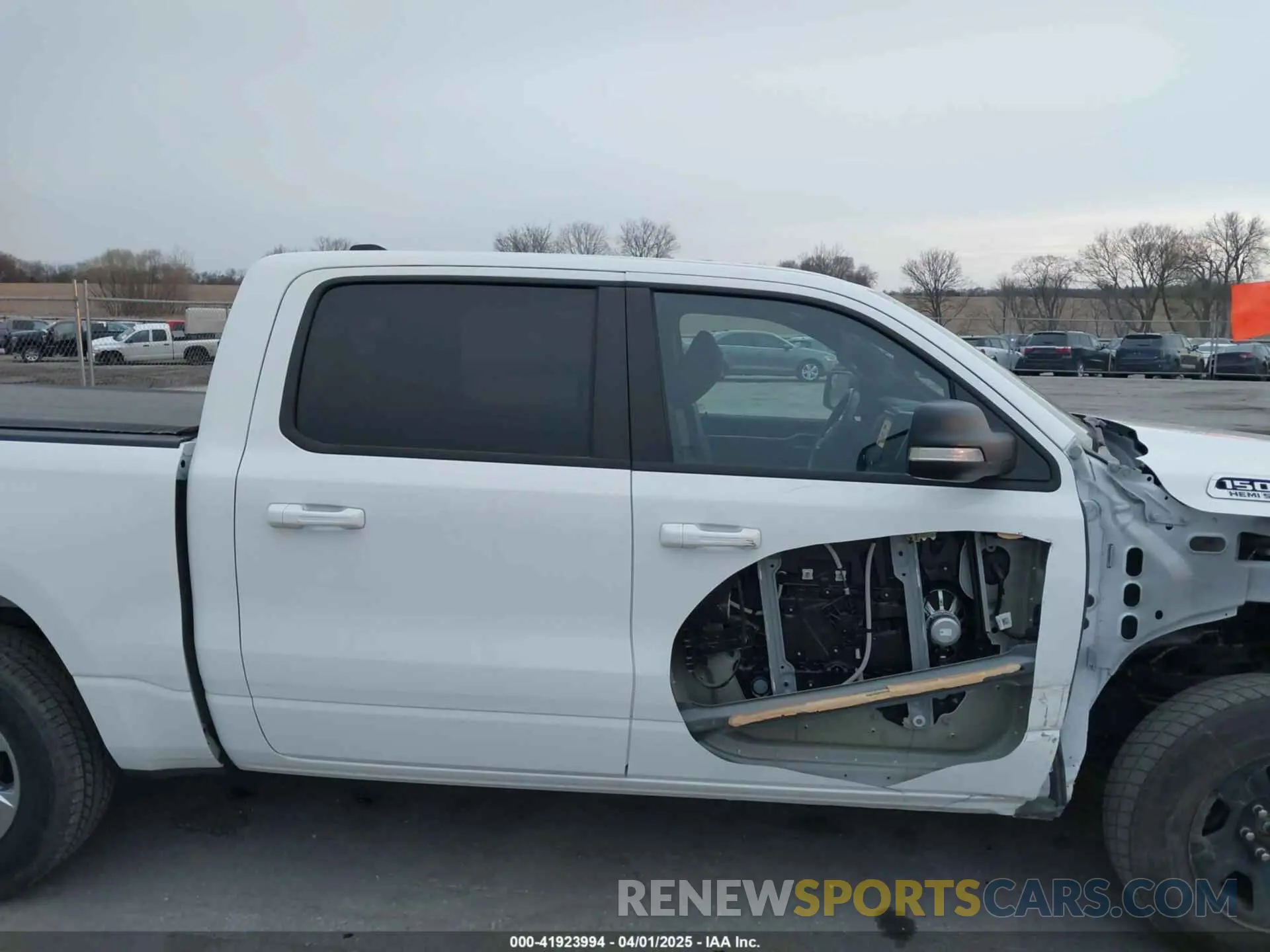 14 Photograph of a damaged car 1C6SRFFT7NN255569 RAM 1500 2022