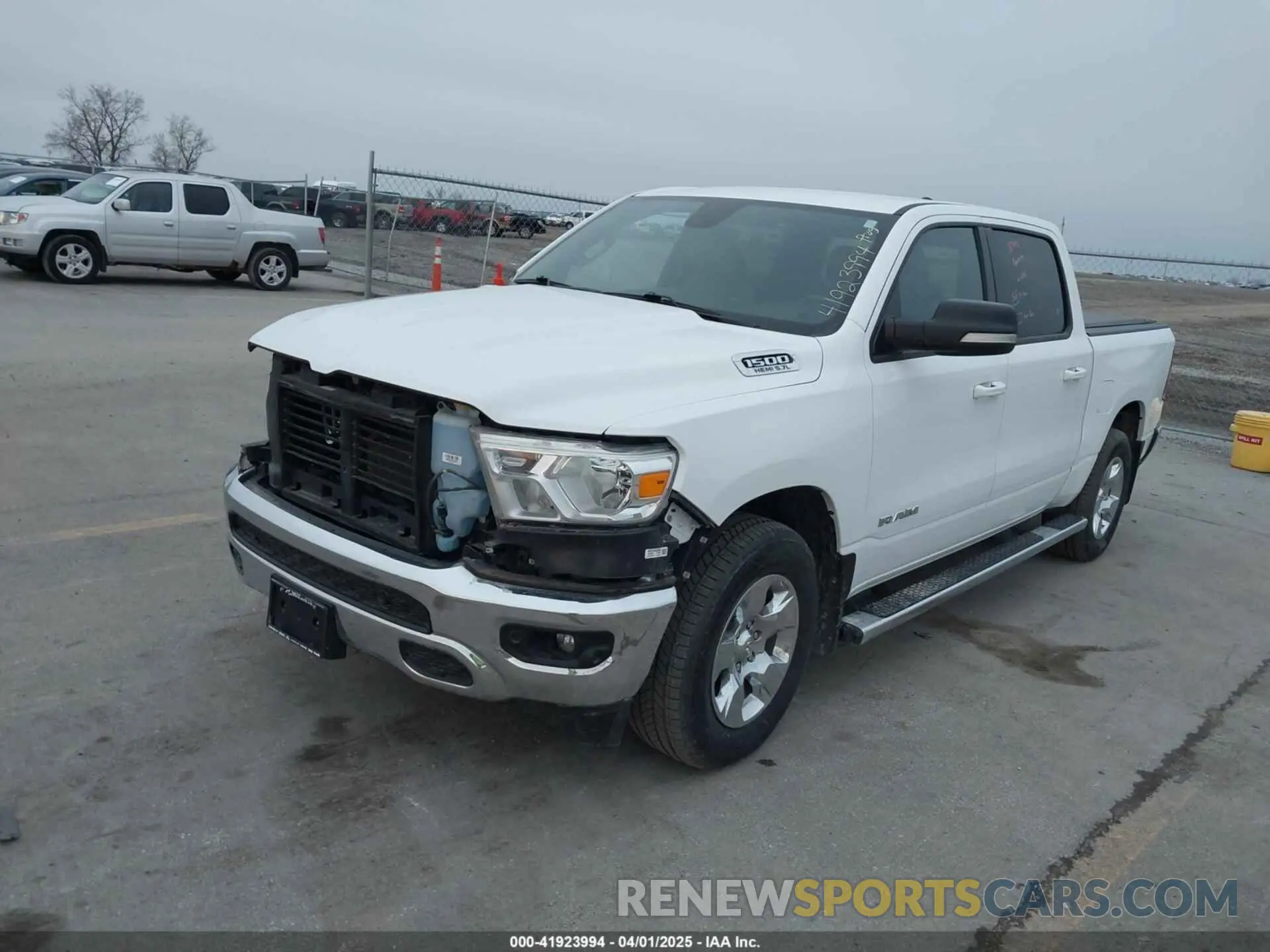 18 Photograph of a damaged car 1C6SRFFT7NN255569 RAM 1500 2022